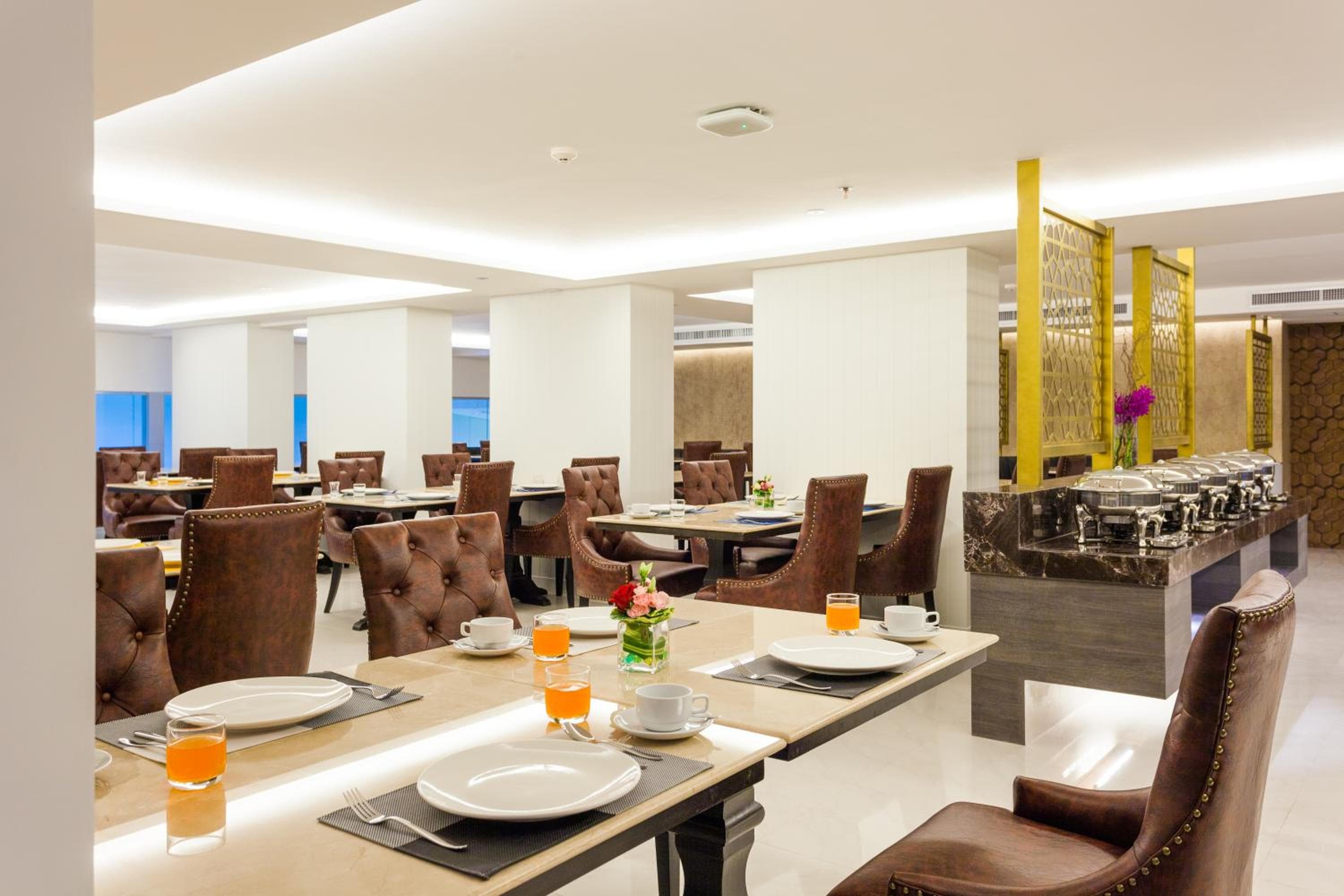 Grand 5 Hotel & Plaza Sukhumvit Bangkok — 28
