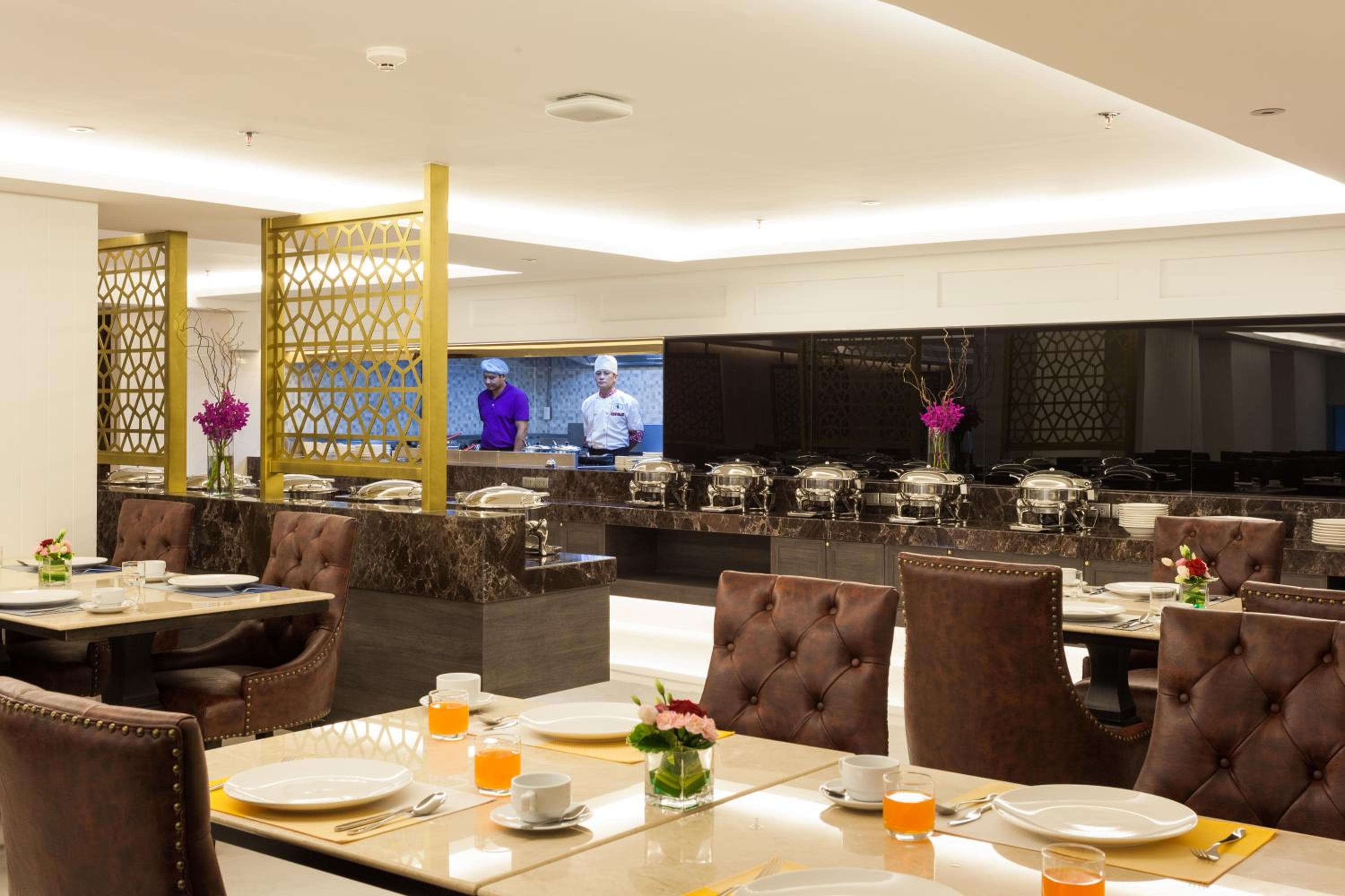 Grand 5 Hotel & Plaza Sukhumvit Bangkok — 6