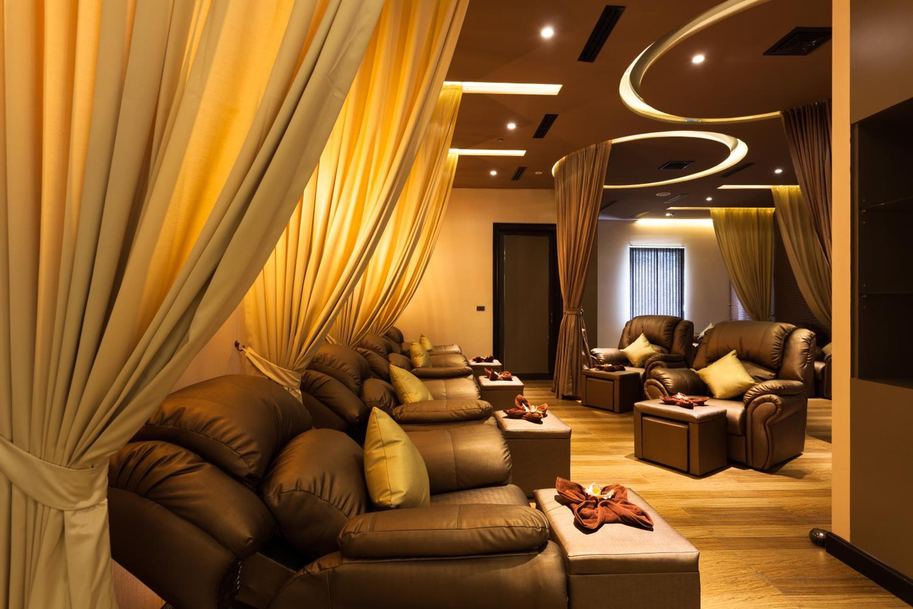 Grand 5 Hotel & Plaza Sukhumvit Bangkok — 9