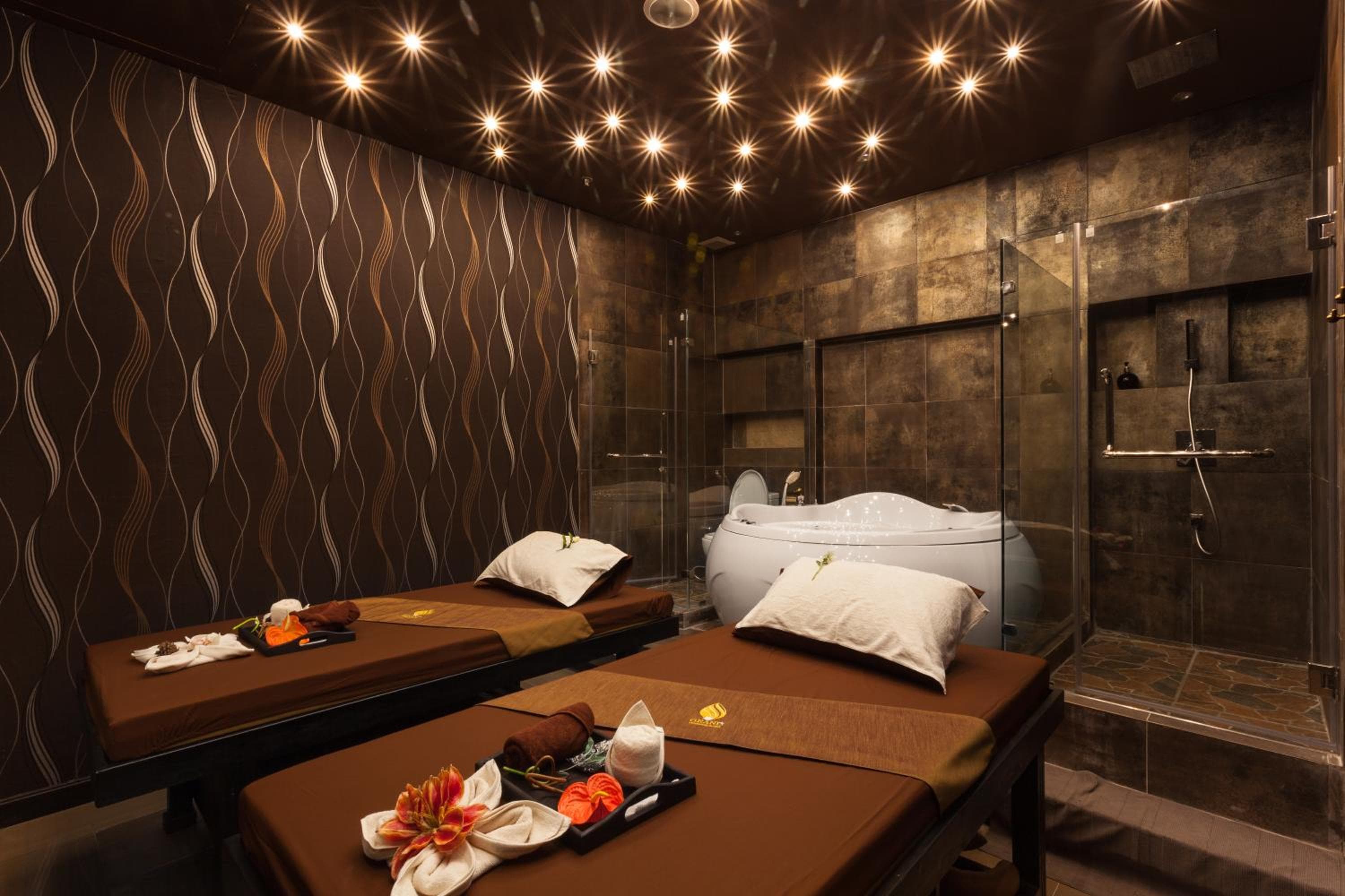 Grand 5 Hotel & Plaza Sukhumvit Bangkok — 12