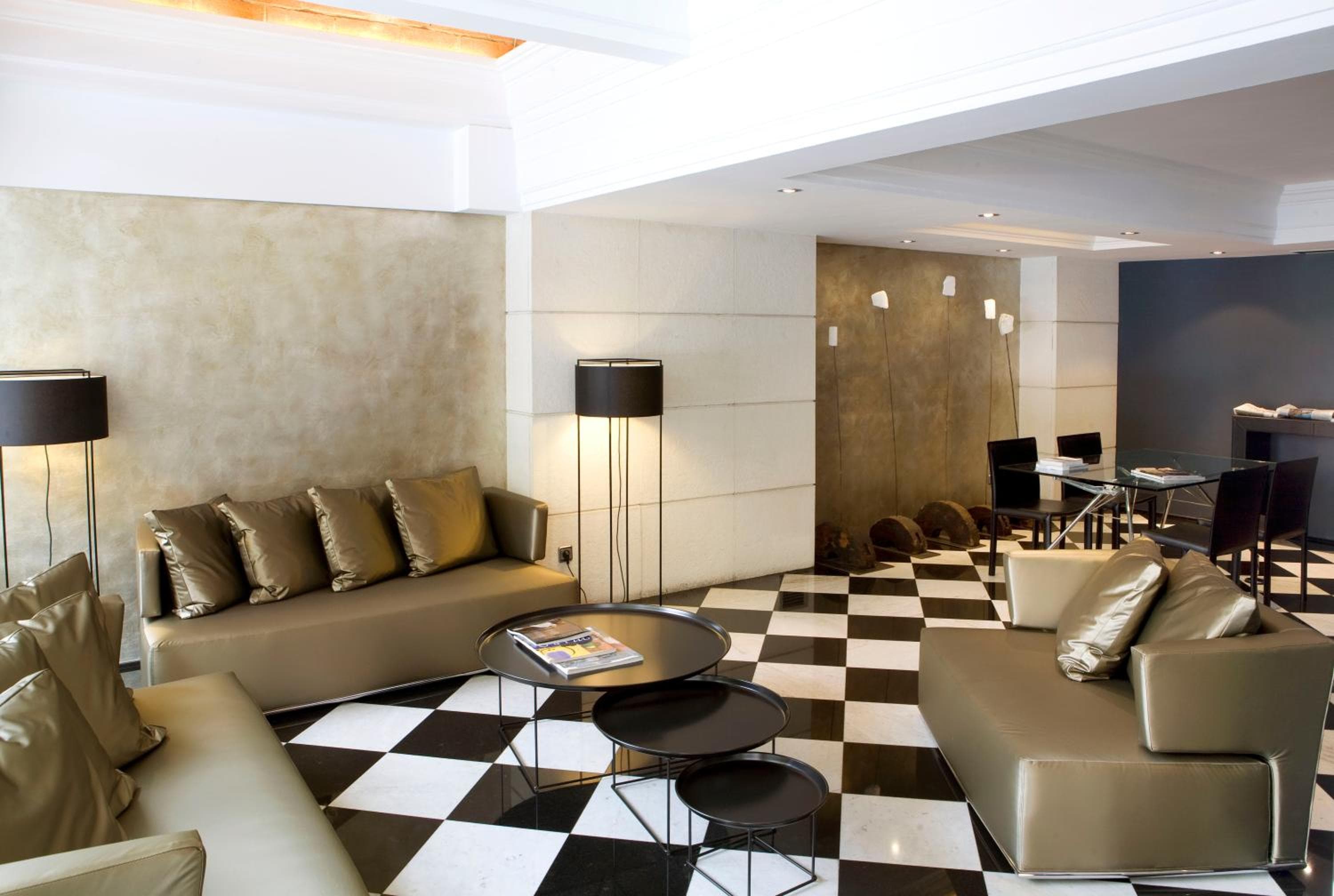 Hotel Gran Derby Suites, un piccolo hotel di lusso nel mondo — 11