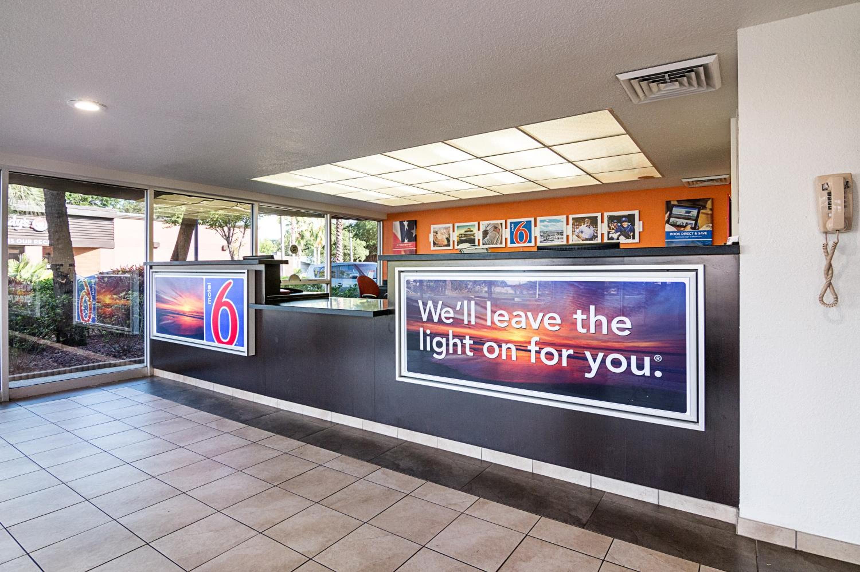 Motel 6-Tampa, FL - Fairgrounds — 10