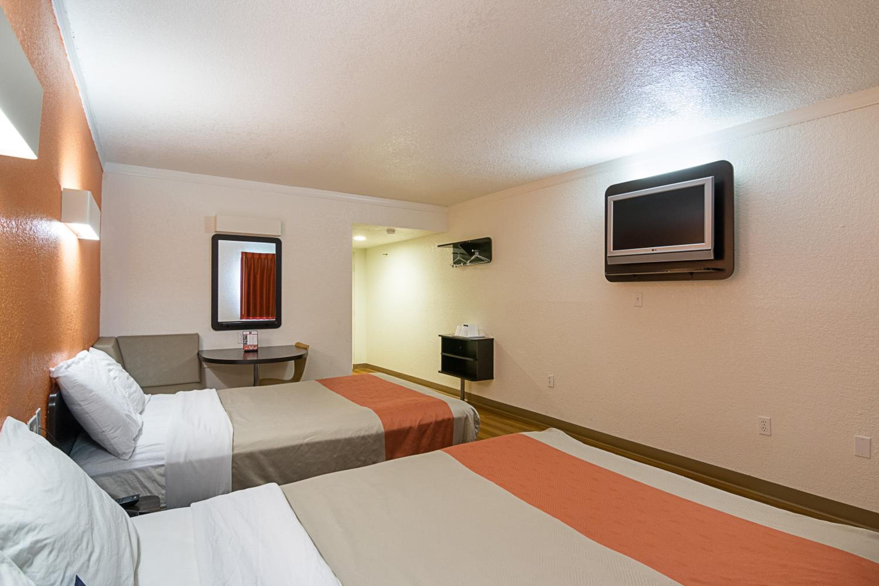 Motel 6-Tampa, FL - Fairgrounds — 23