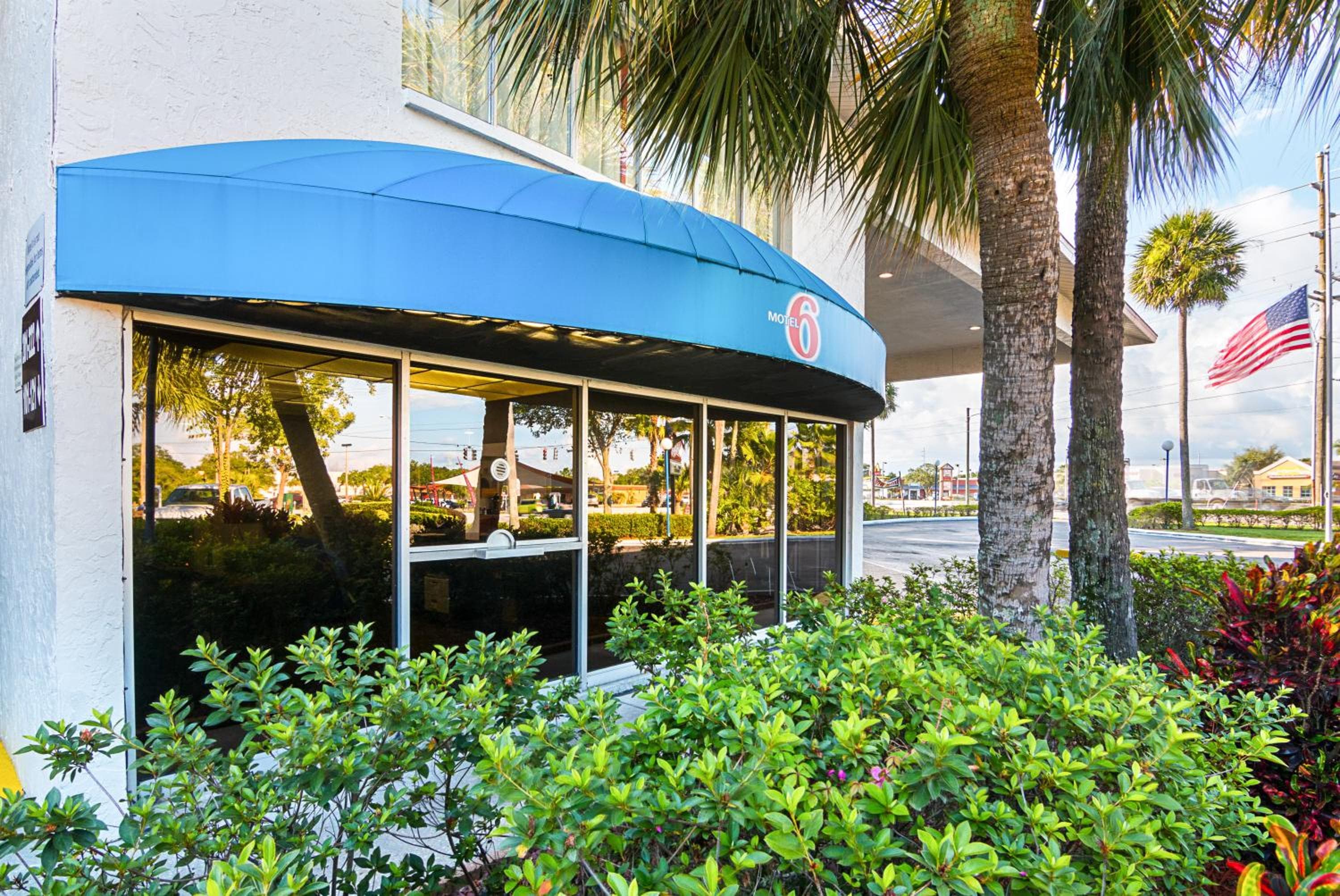 Motel 6-Tampa, FL - Fairgrounds — 3