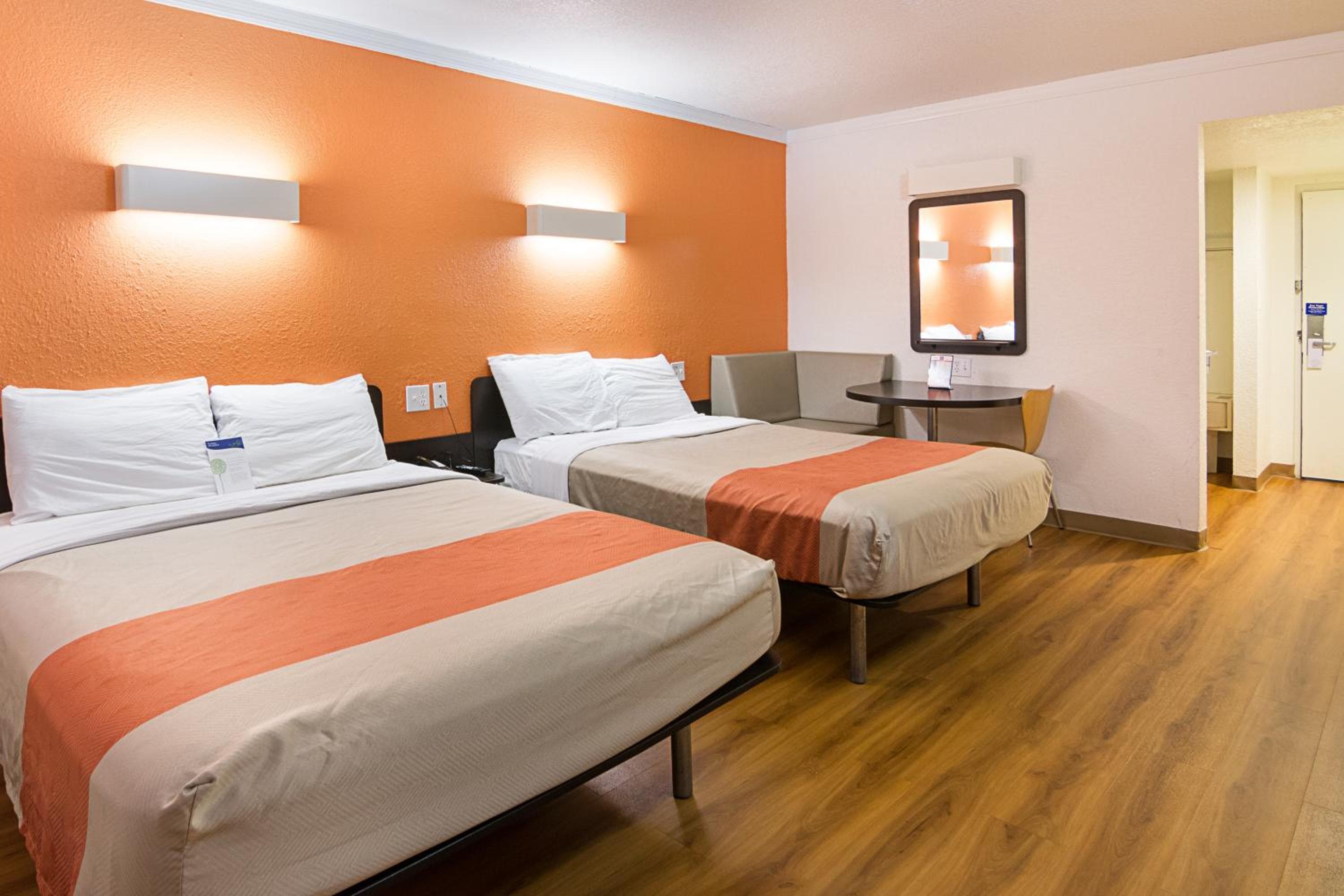 Motel 6-Tampa, FL - Fairgrounds — 24