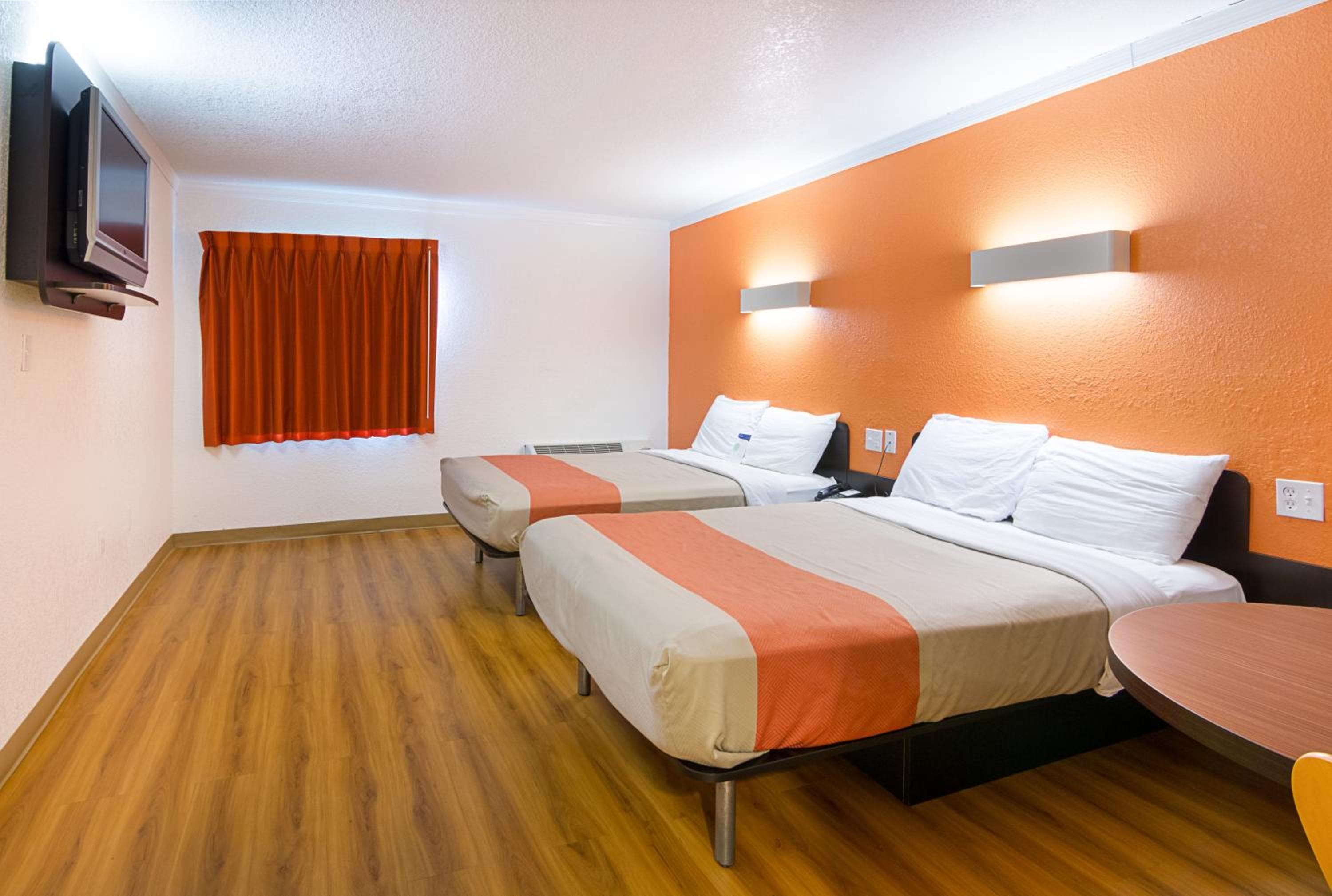 Motel 6-Tampa, FL - Fairgrounds — 25