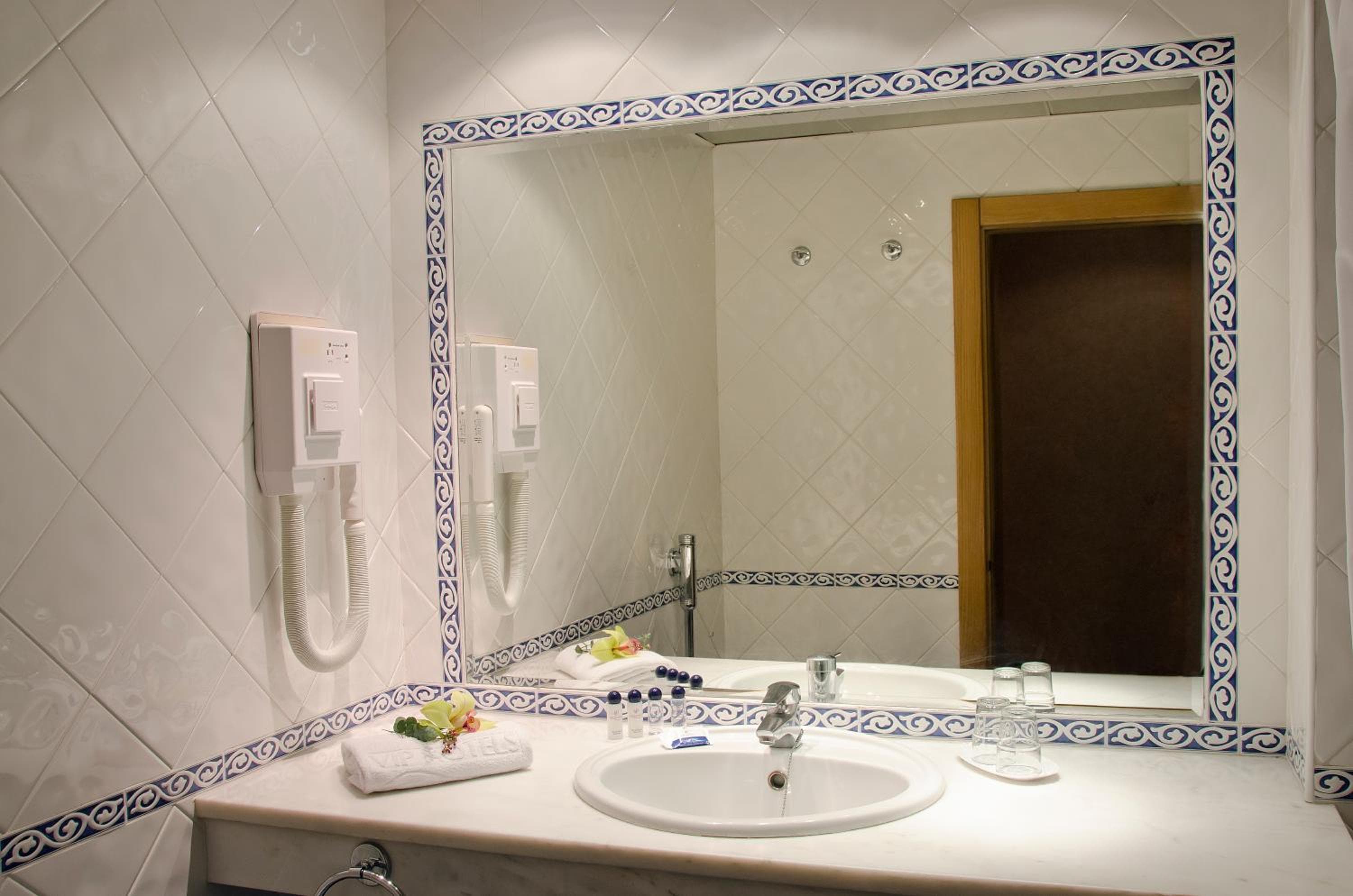 VIP Inn Berna Hotel — 4