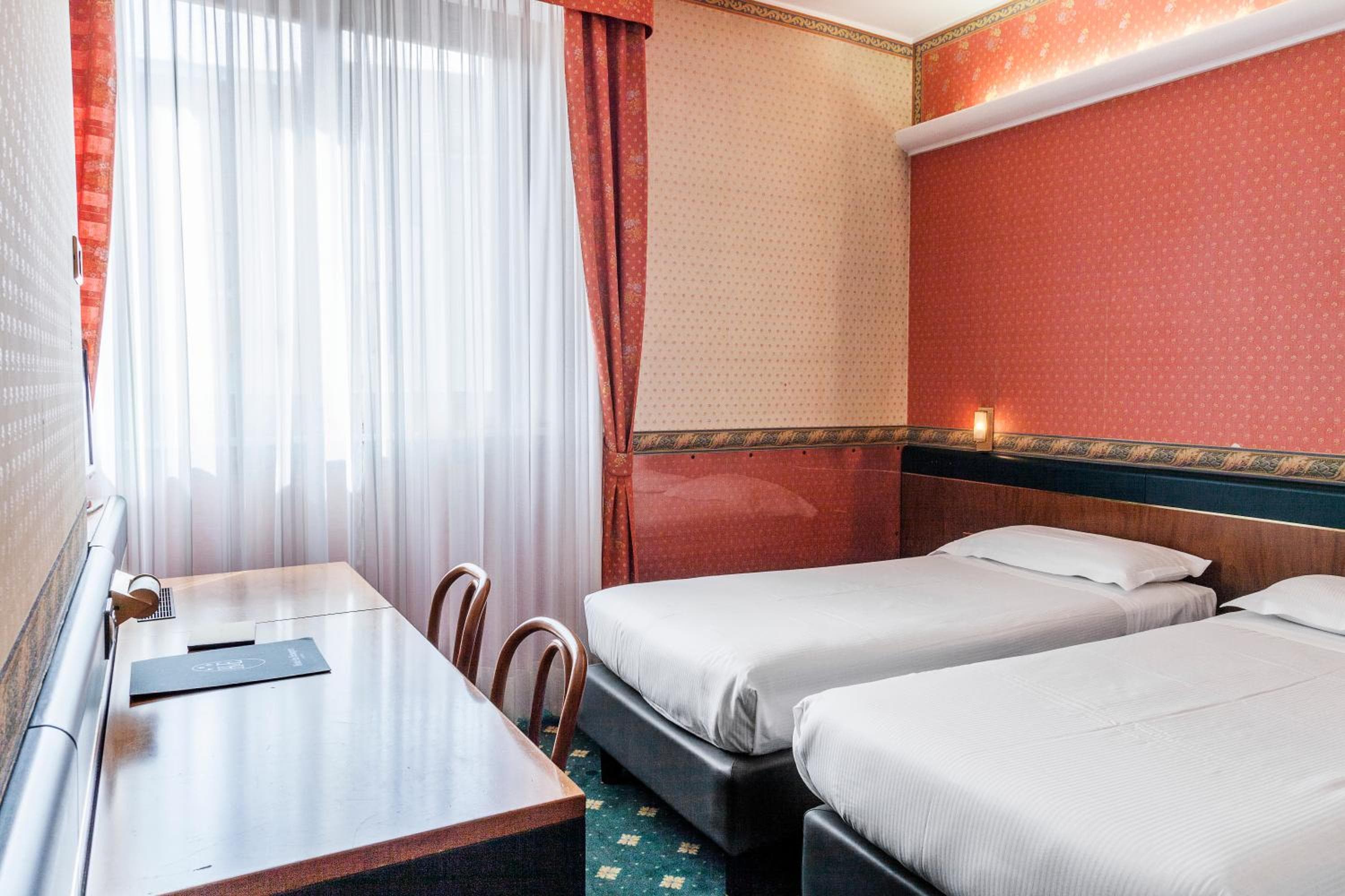 Hotel Des Etrangers — 15