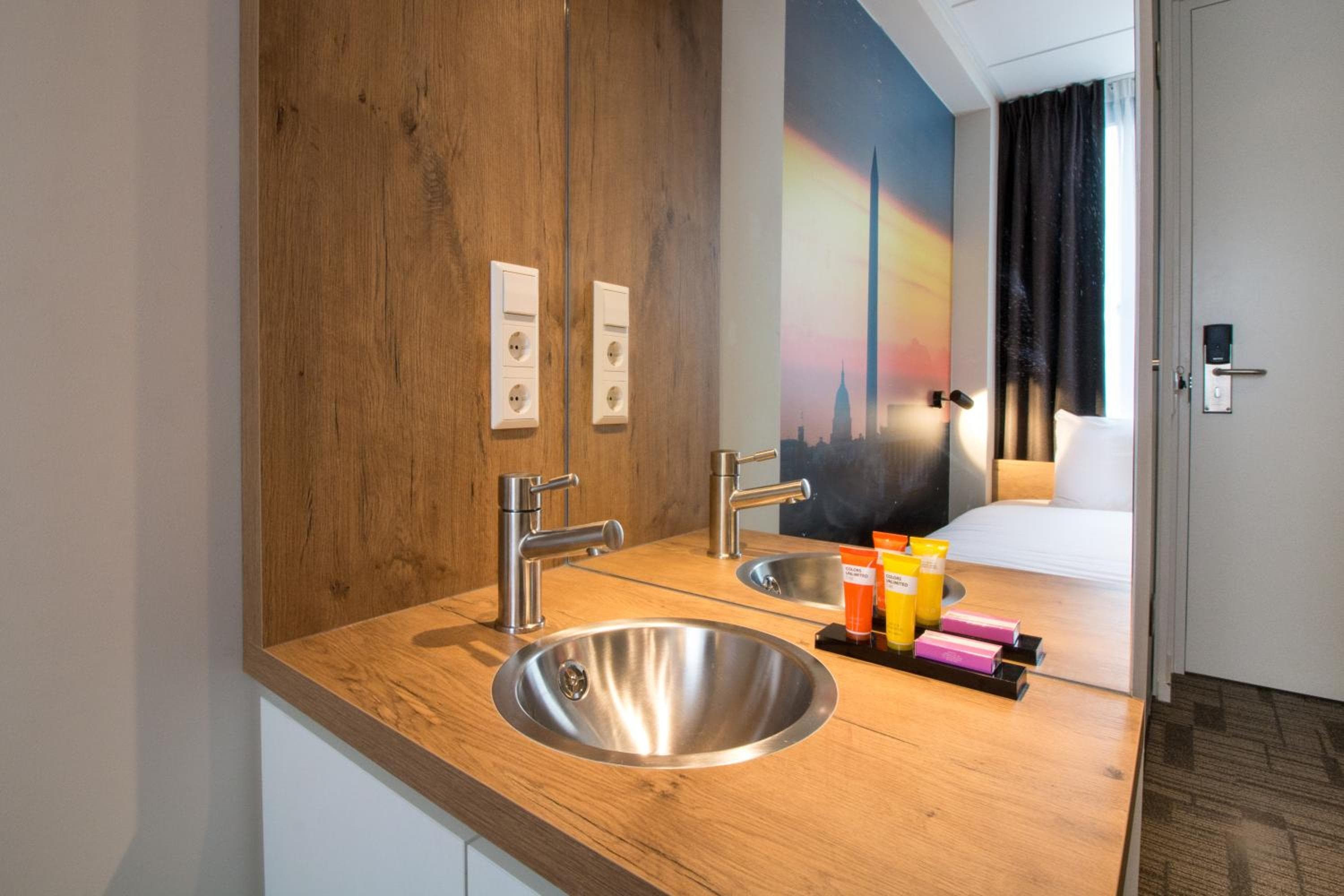 Citiez Hotel Amsterdam — 17