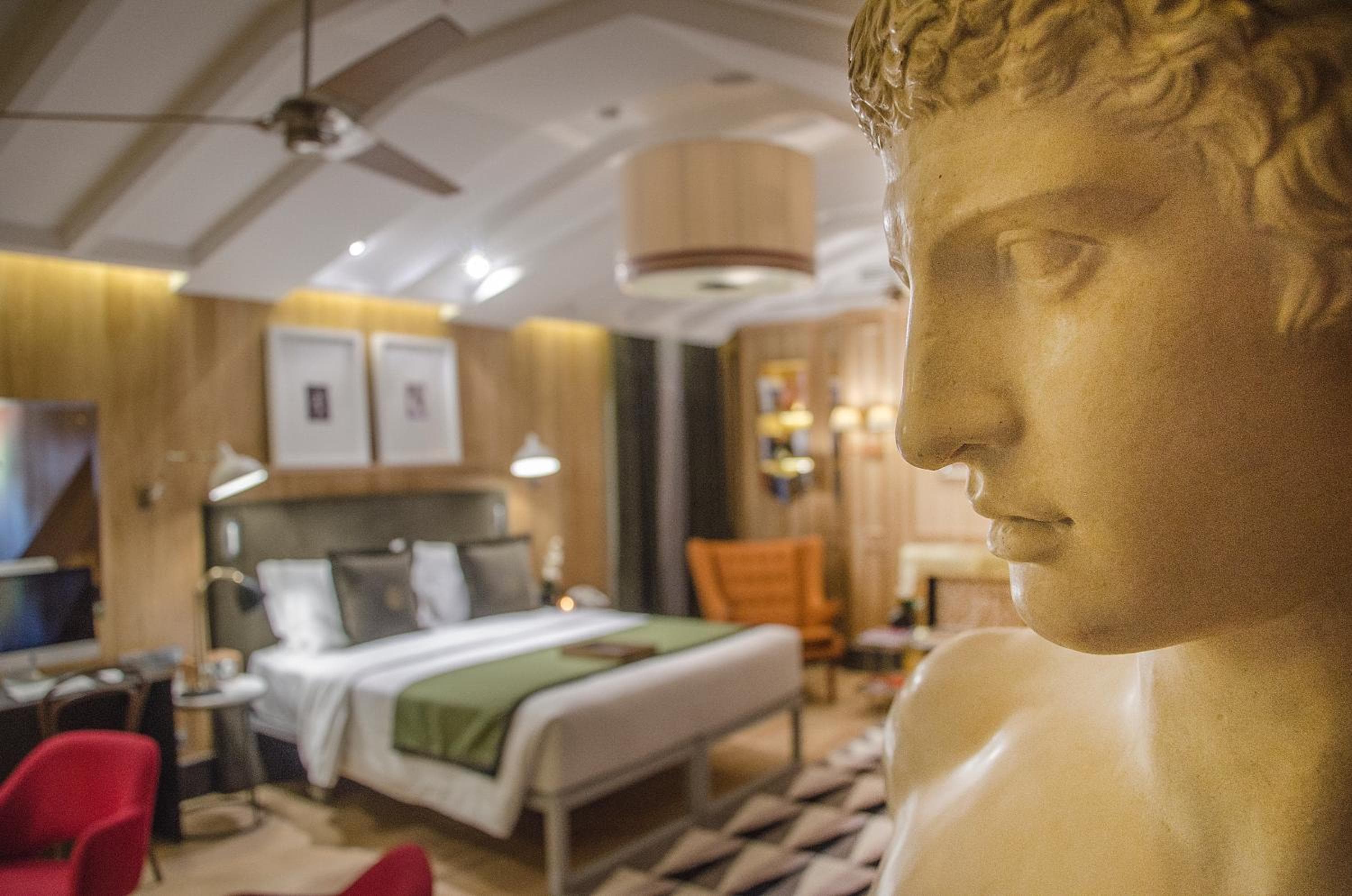 Browns Hotel Centrale — 5
