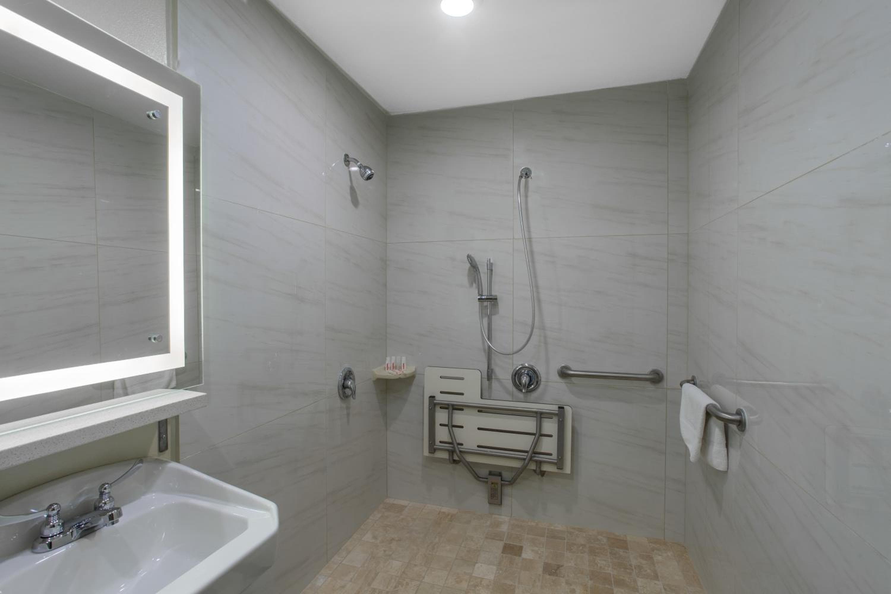 Ramada by Wyndham Culver City — 13
