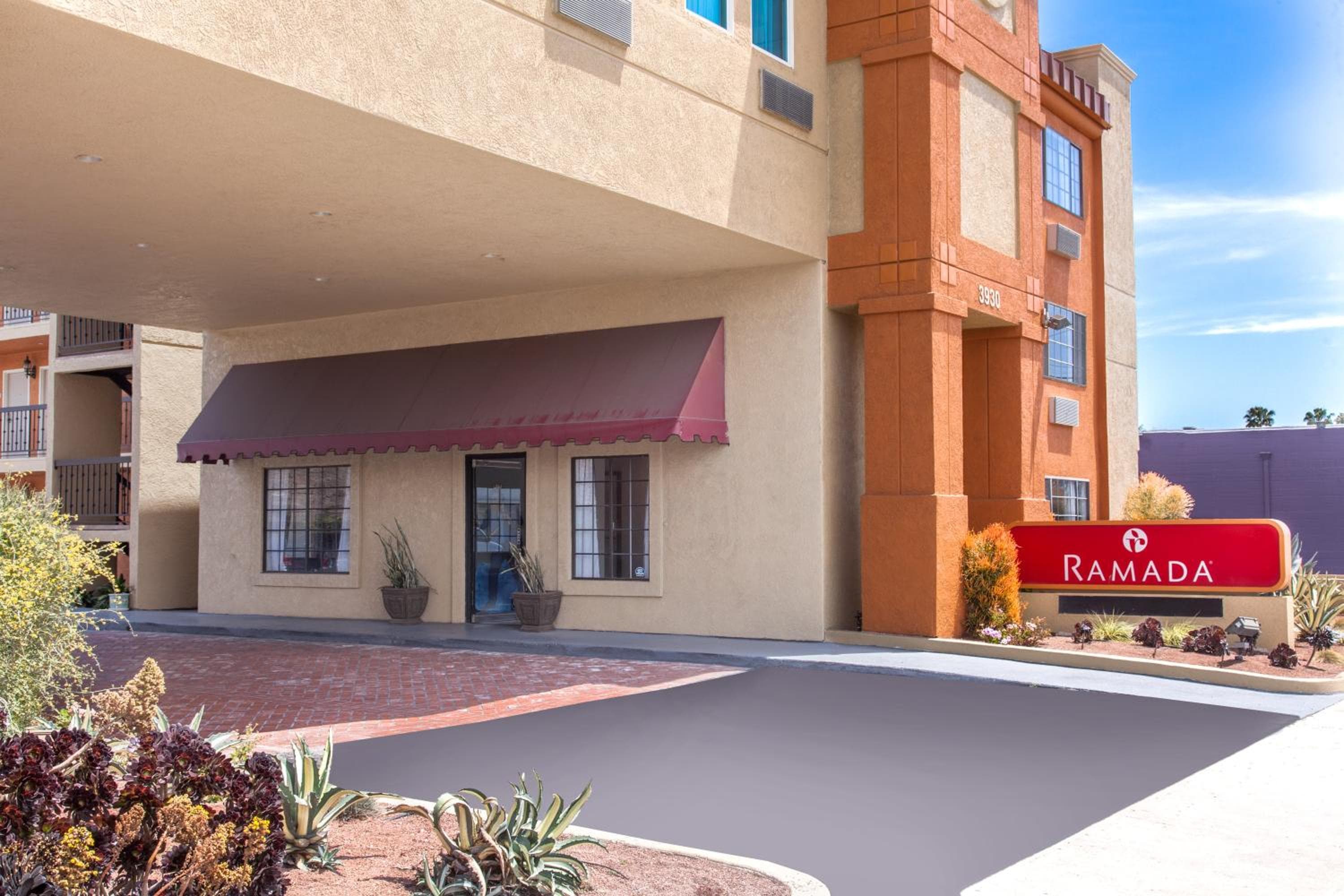 Ramada by Wyndham Culver City — 15