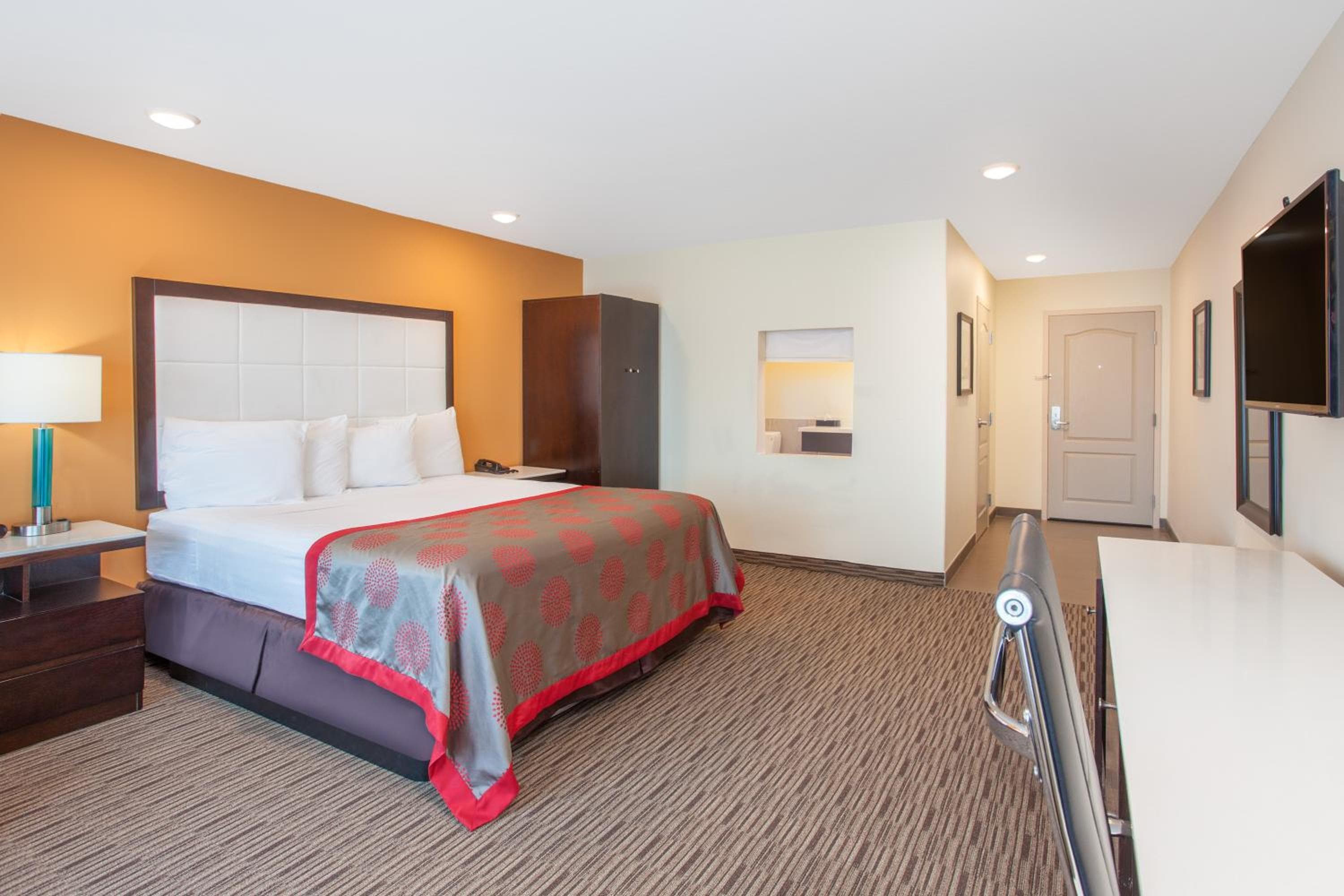 Ramada by Wyndham Culver City — 14