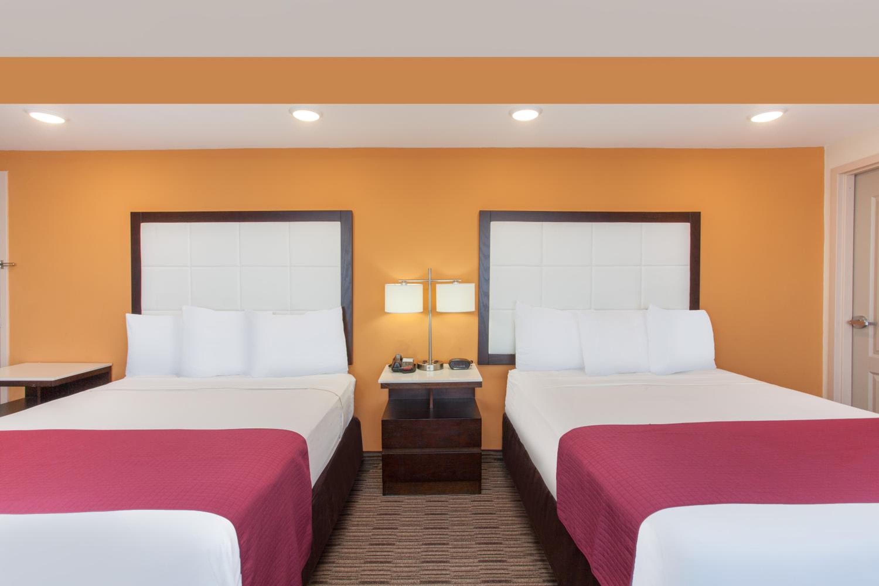 Ramada by Wyndham Culver City — 6