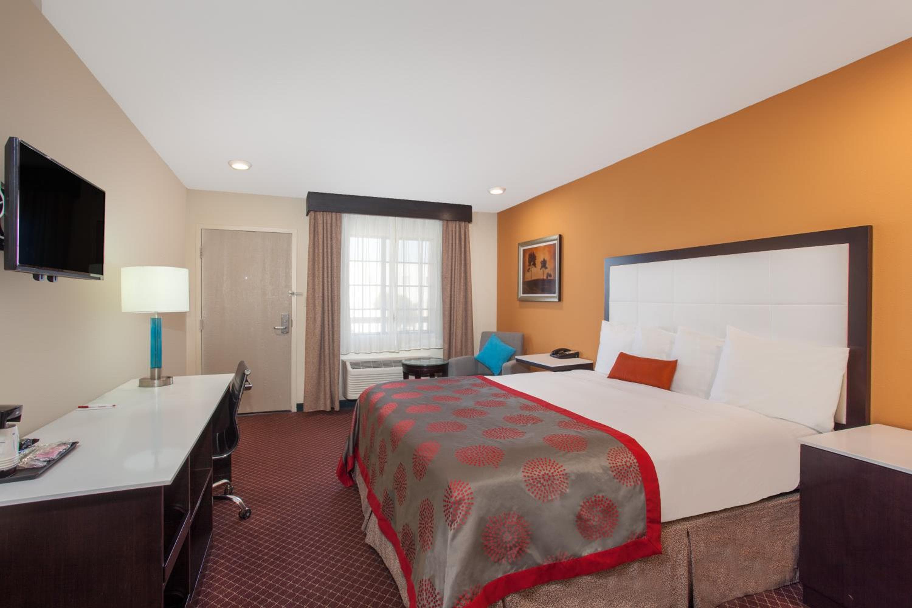 Ramada by Wyndham Culver City — 10