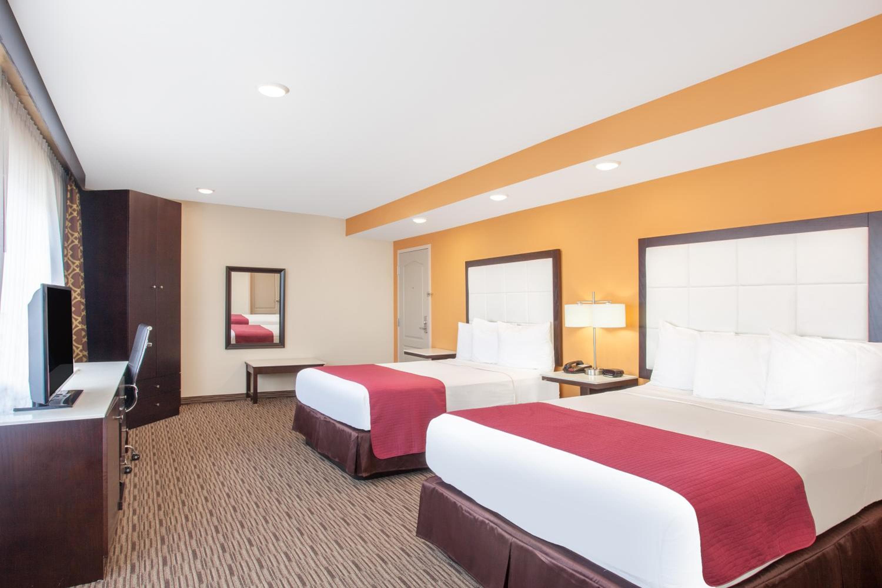Ramada by Wyndham Culver City — 30