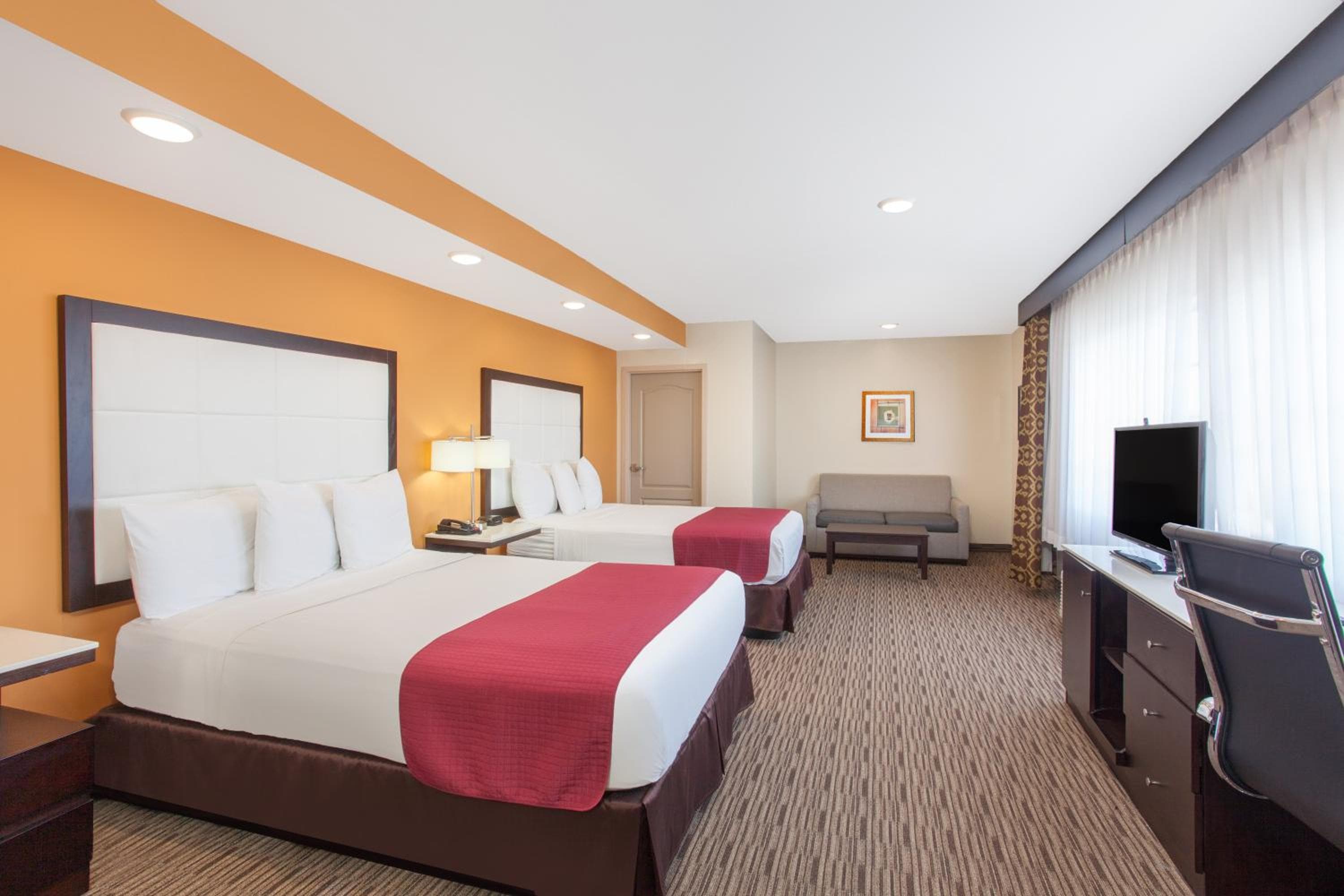 Ramada by Wyndham Culver City — 30