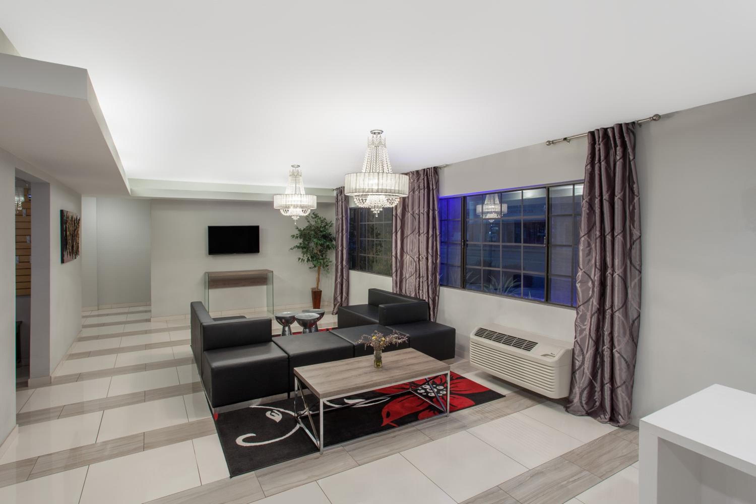 Ramada by Wyndham Culver City — 8