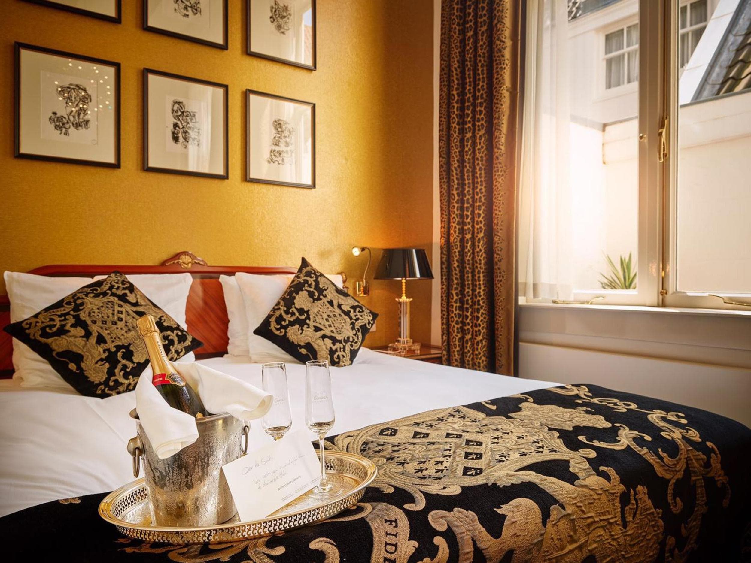 Ambassade Hotel — 13