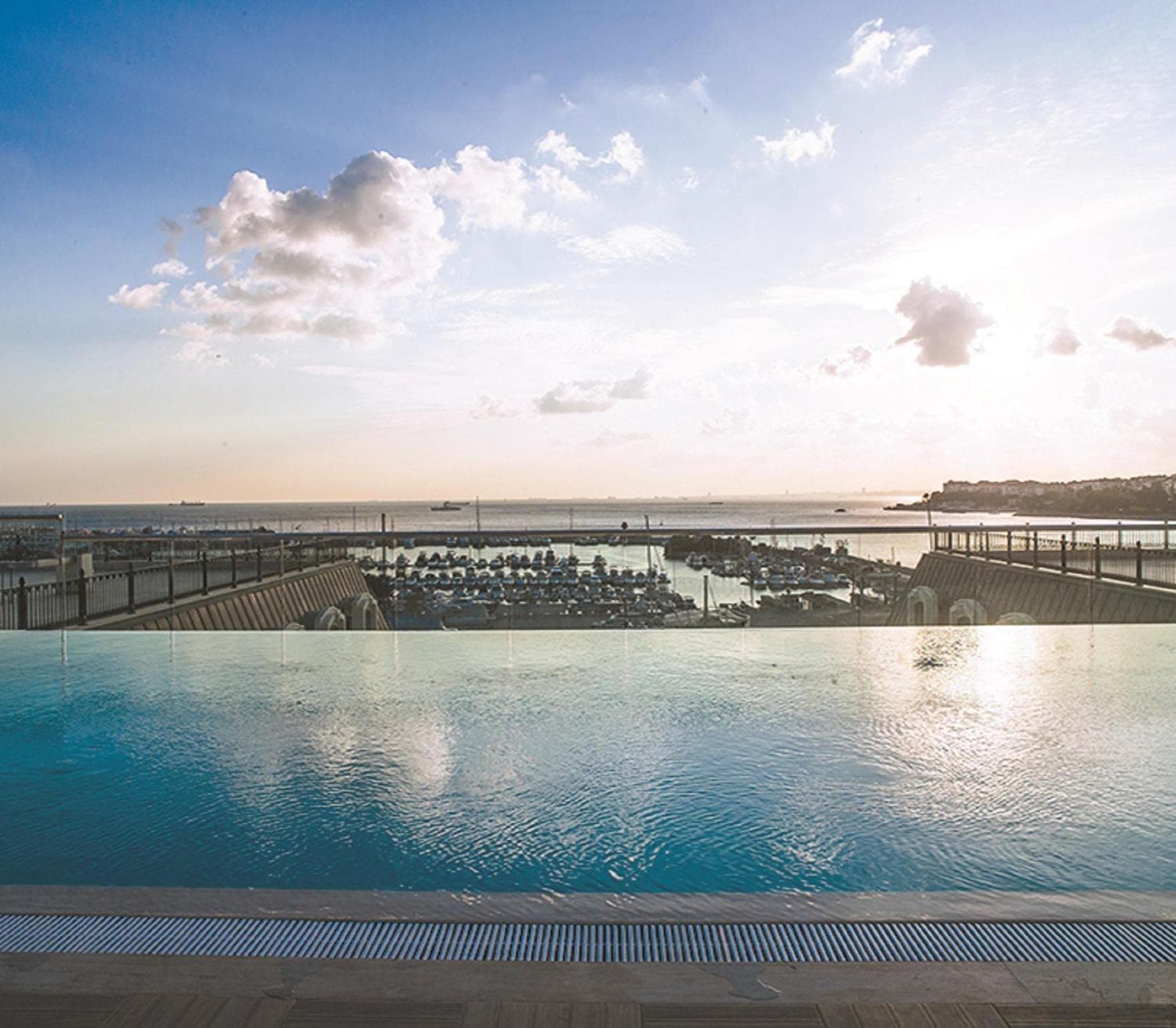 Wyndham Grand Istanbul Kalamış Marina Hotel — 3