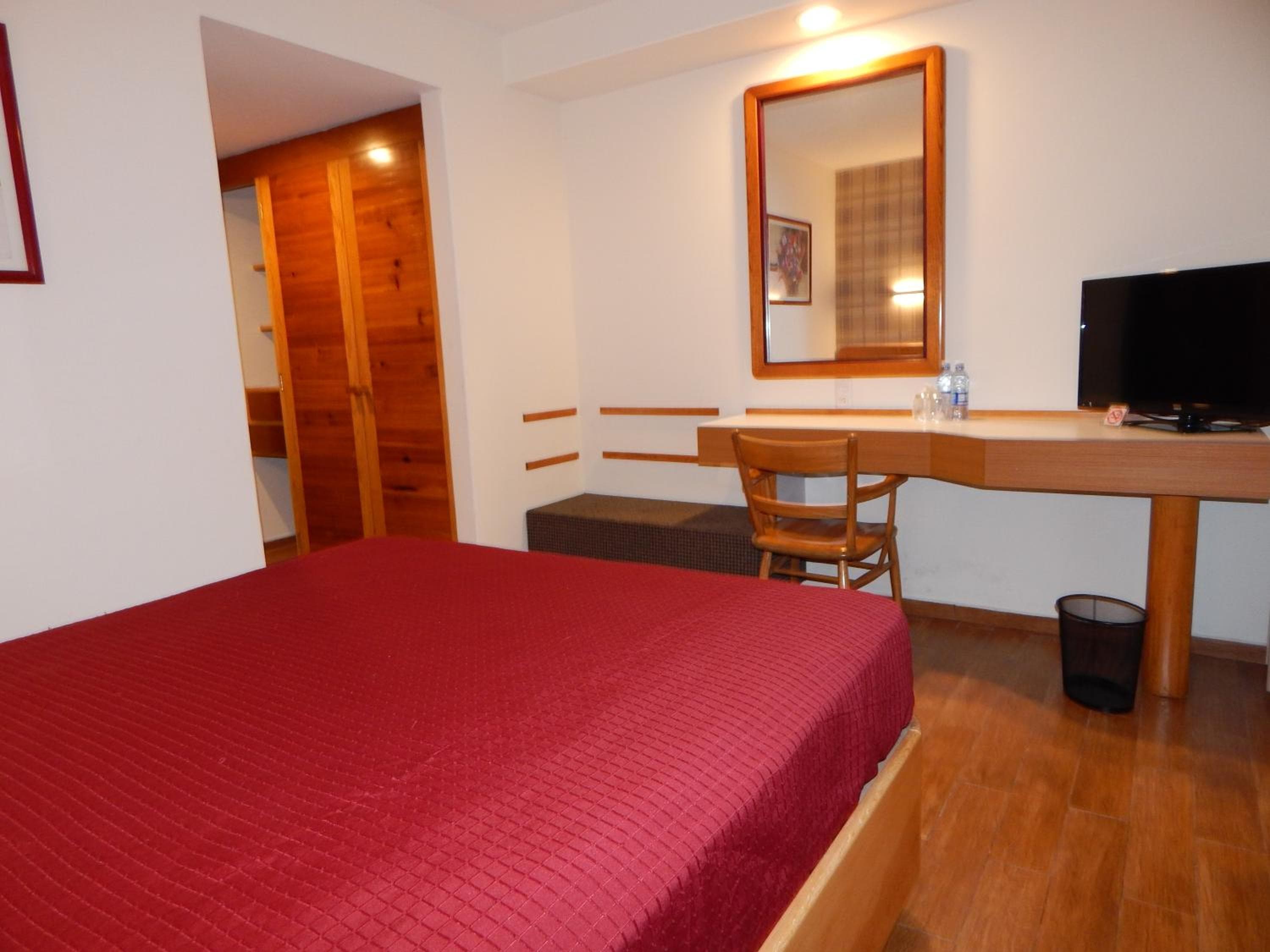 Hotel El Salvador — 23