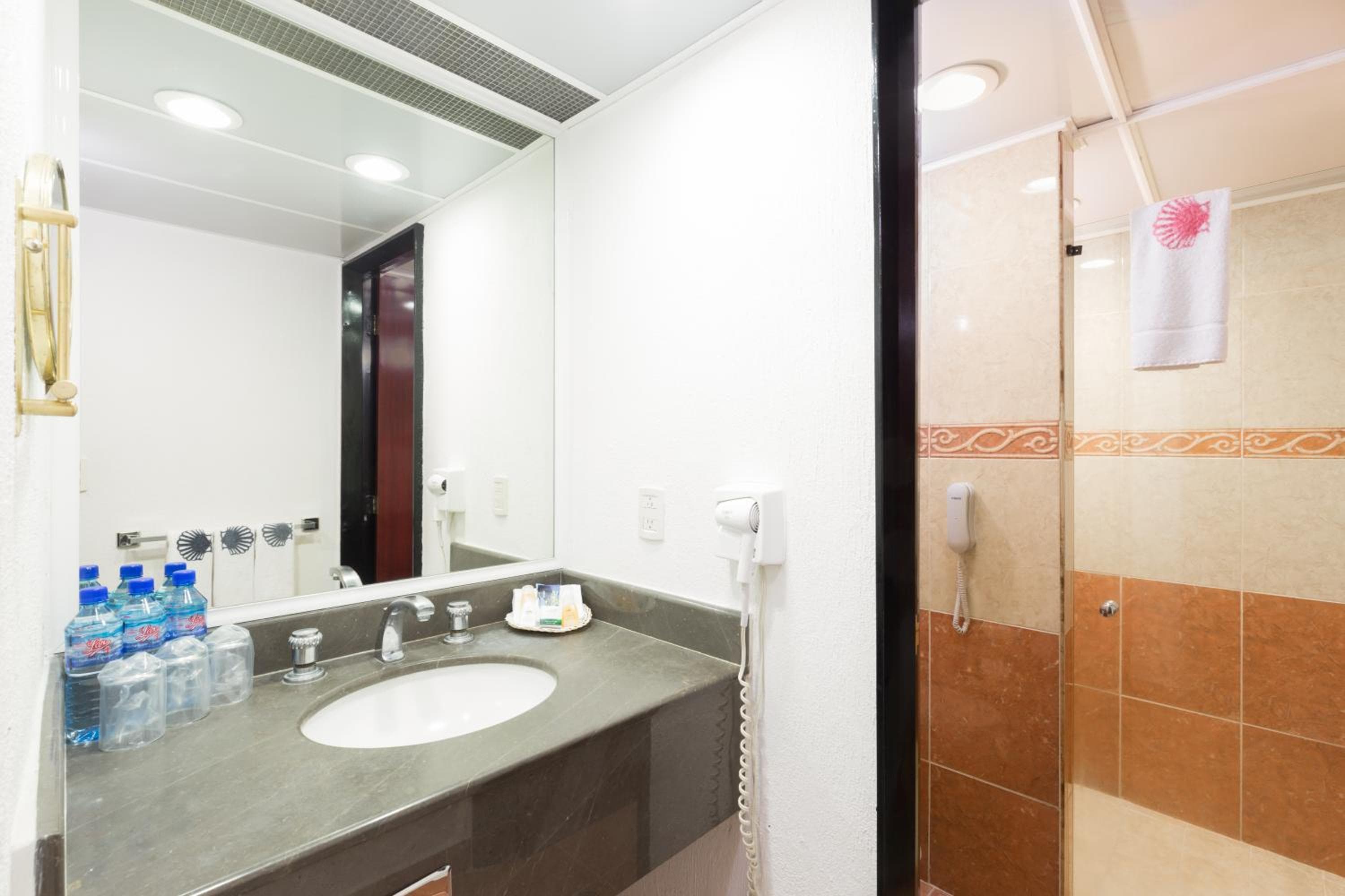 Hotel Estoril — 11