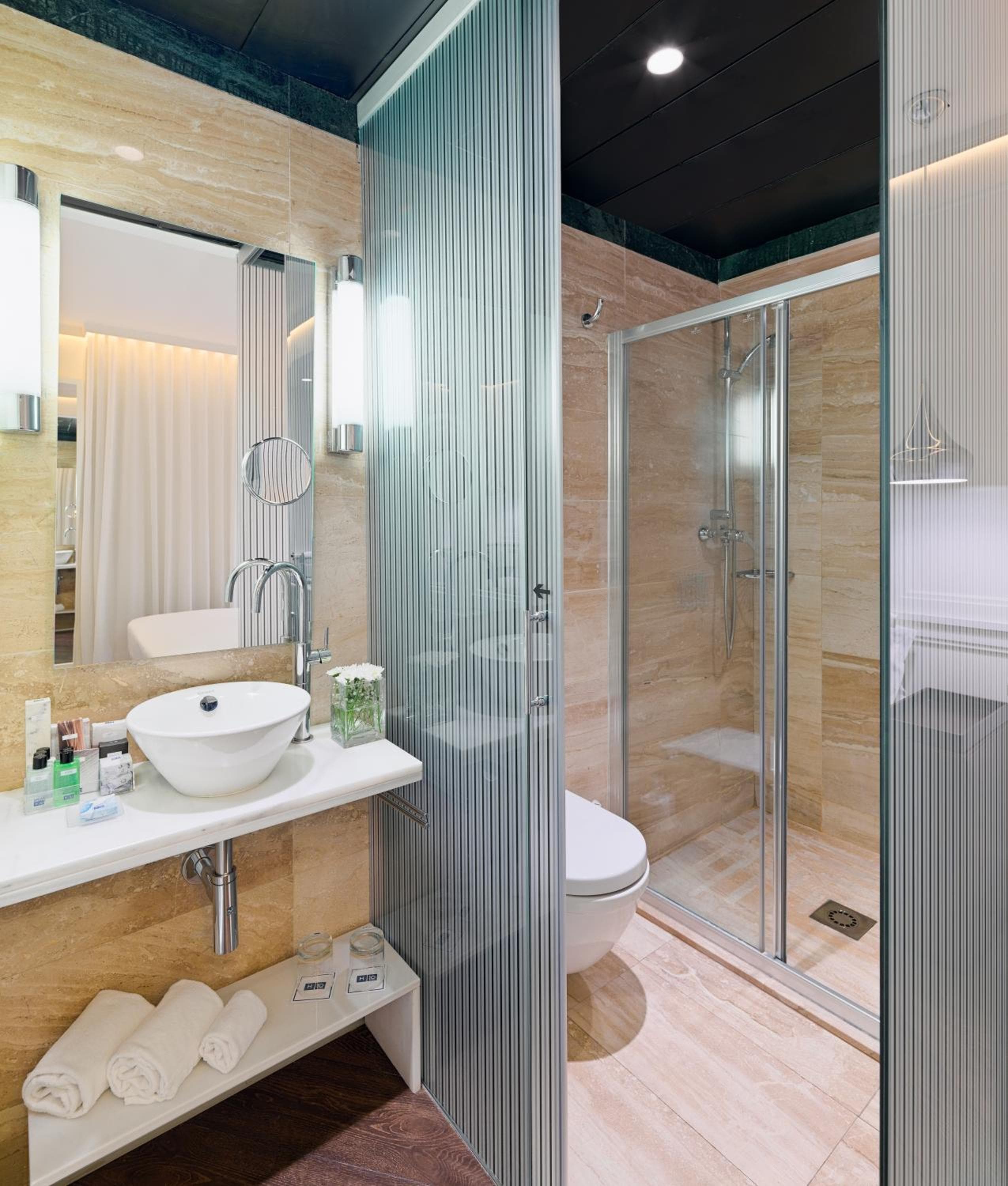 H10 Universitat — 5