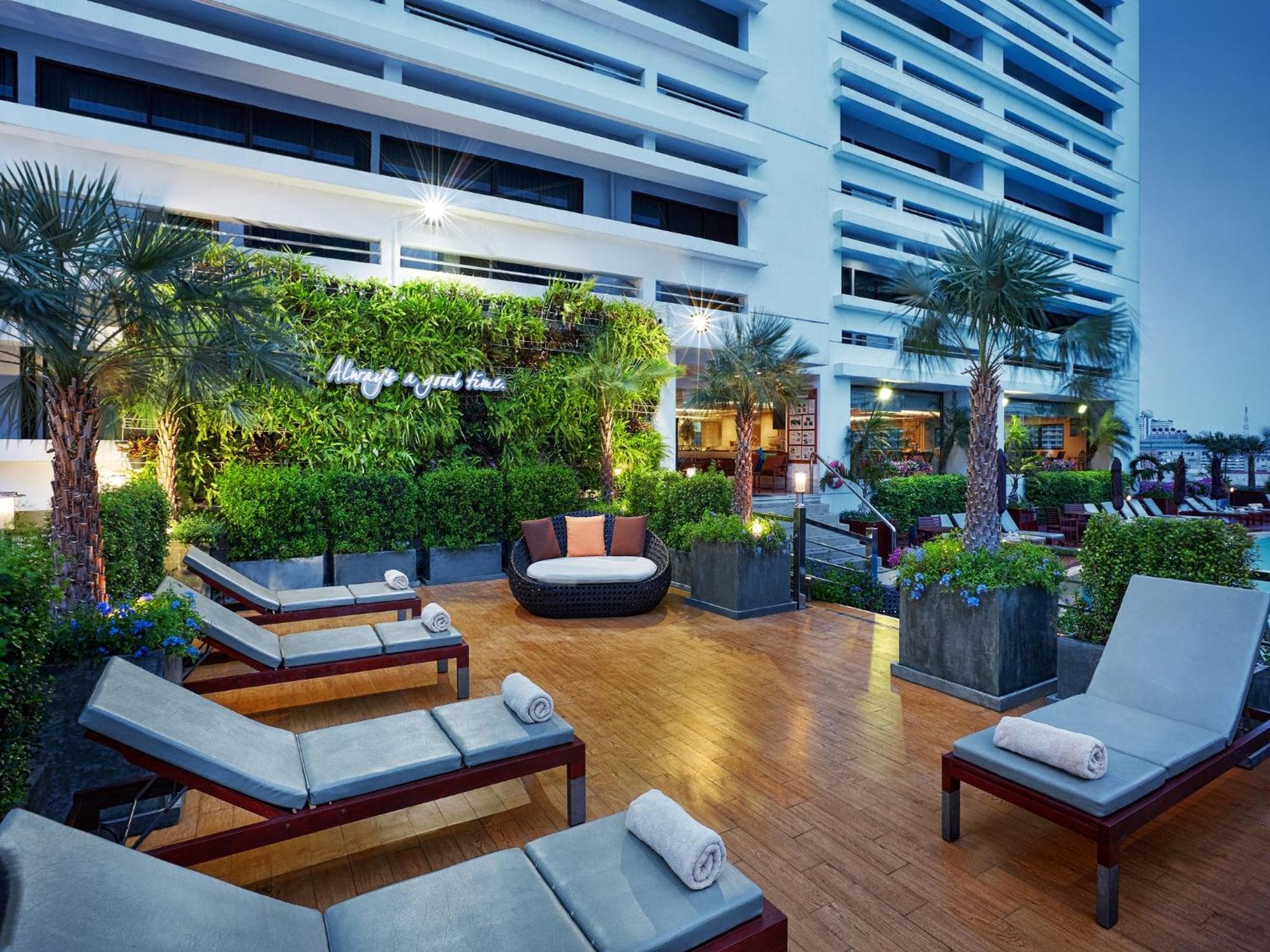 Centre Point Plus Hotel Silom — 4