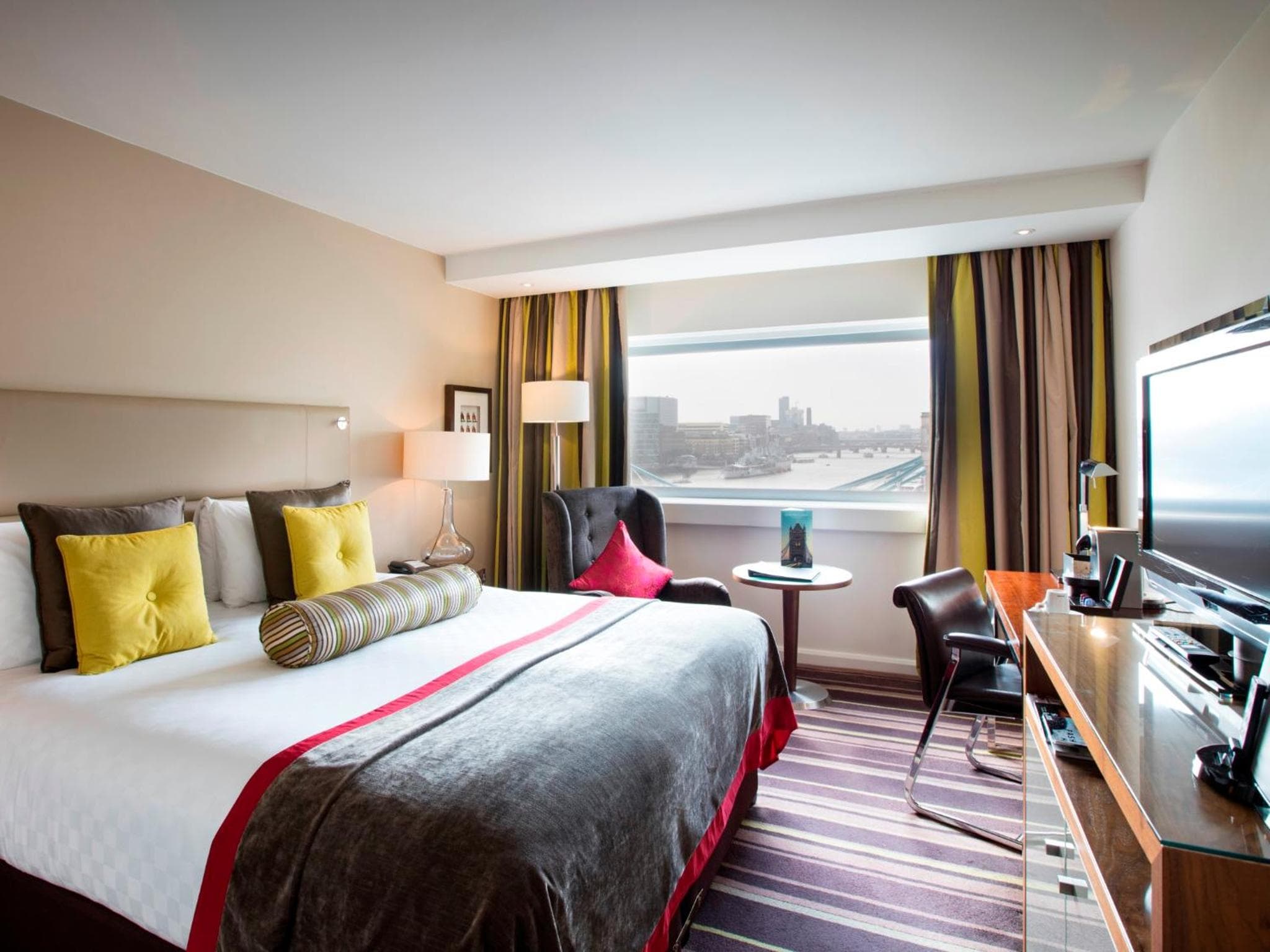 Il Tower Hotel, Londra — 19