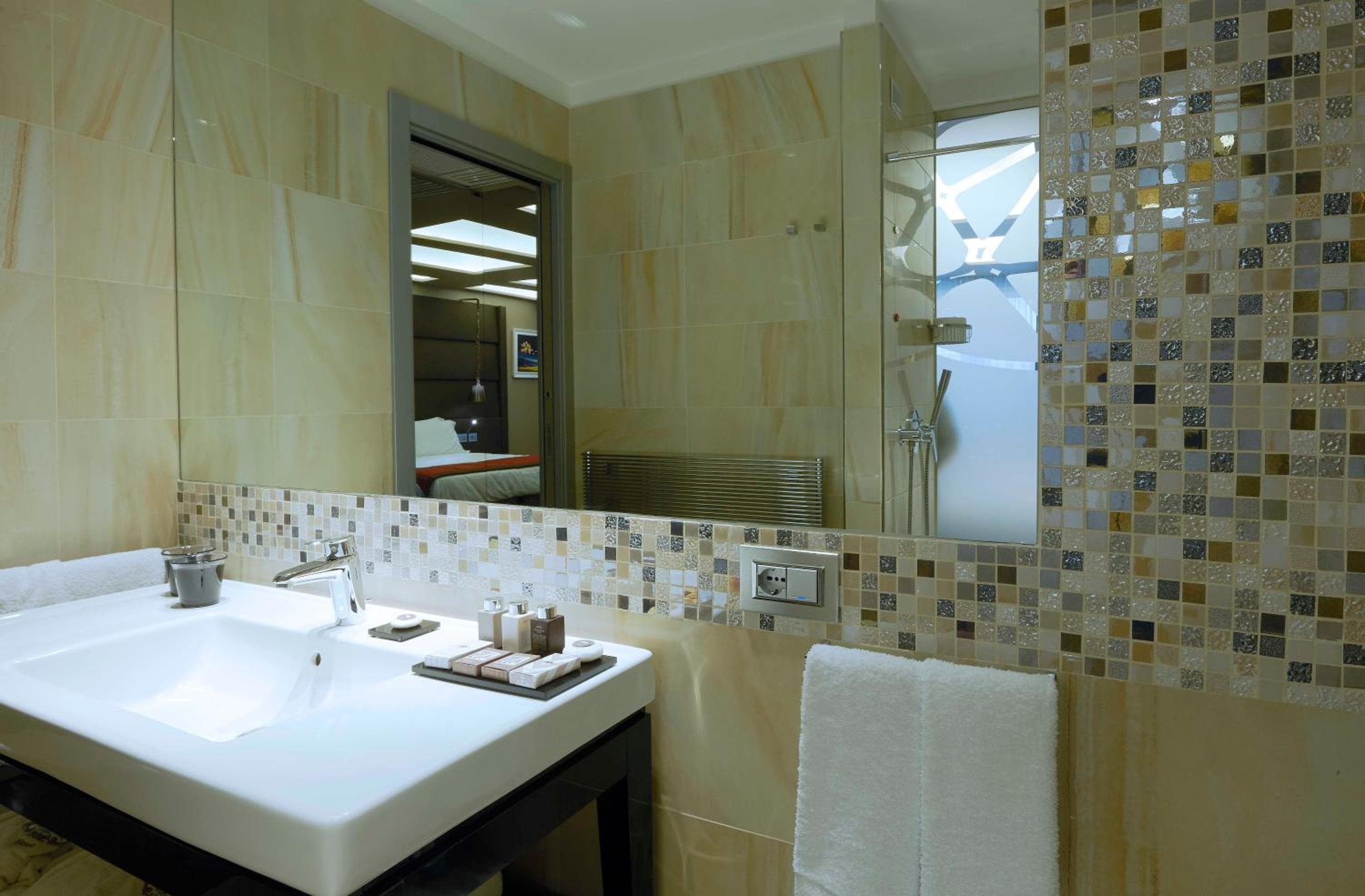 Harry's Bar Trevi Hotel & Restaurant — 9