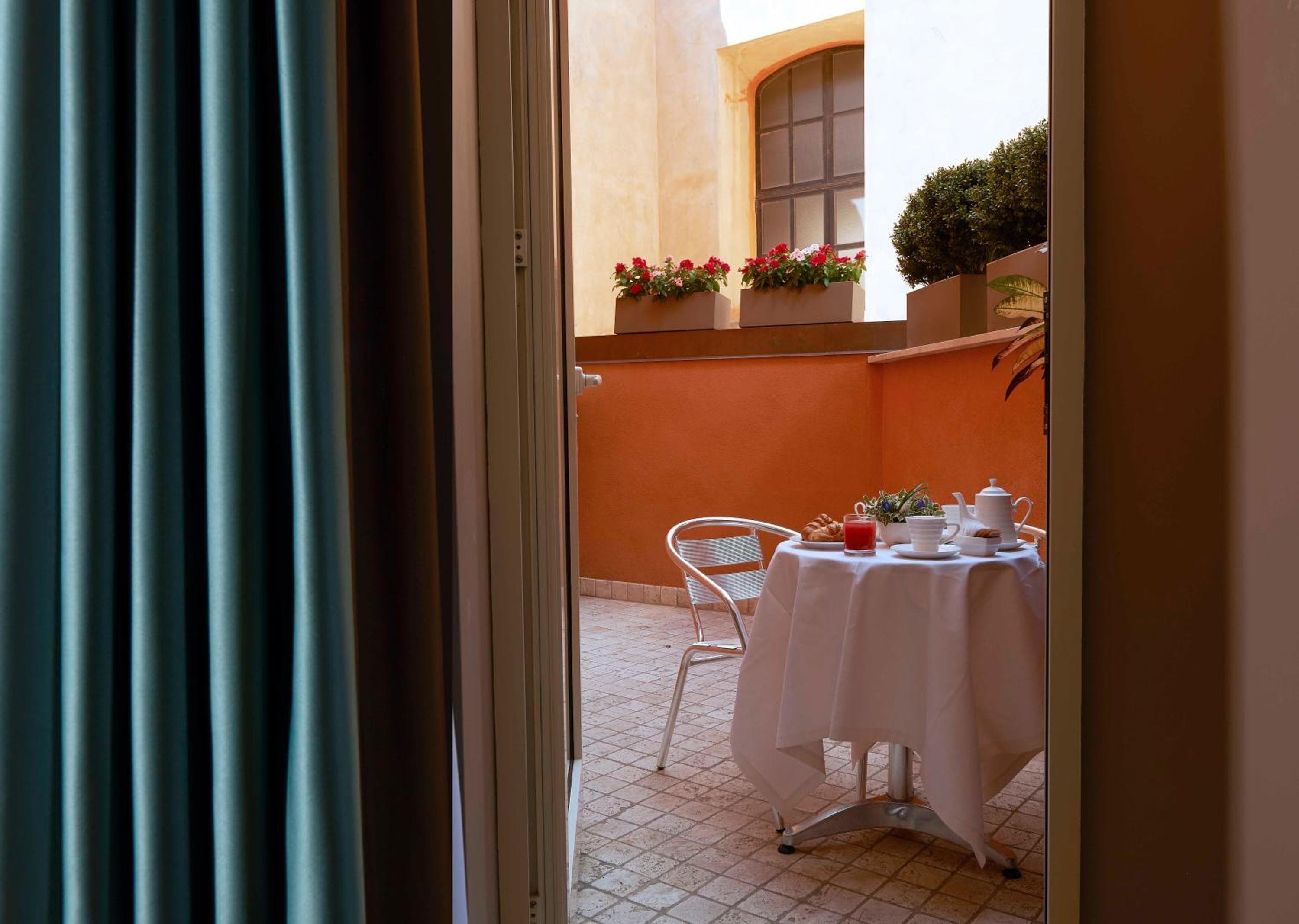 Harry's Bar Trevi Hotel & Restaurant — 11