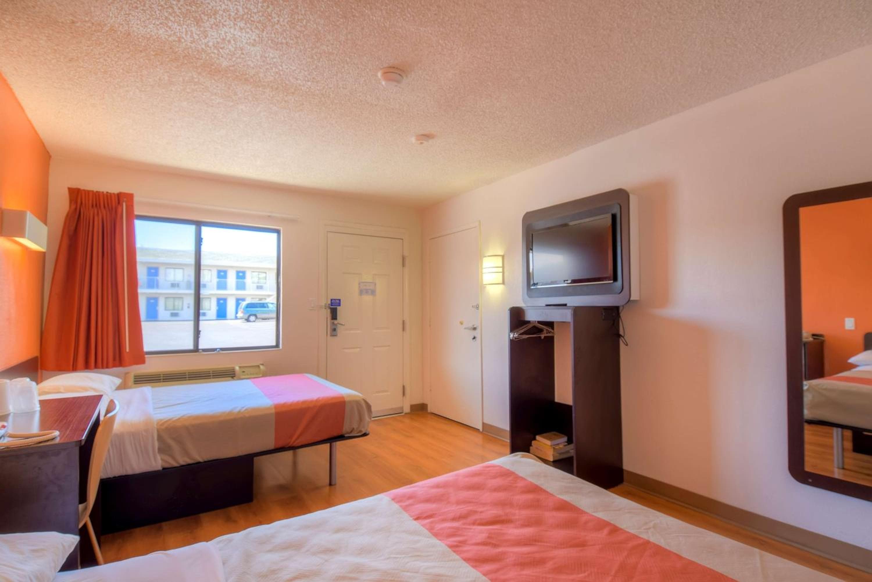 Motel 6 Las Vegas, NV – I-15 Stadium — 7