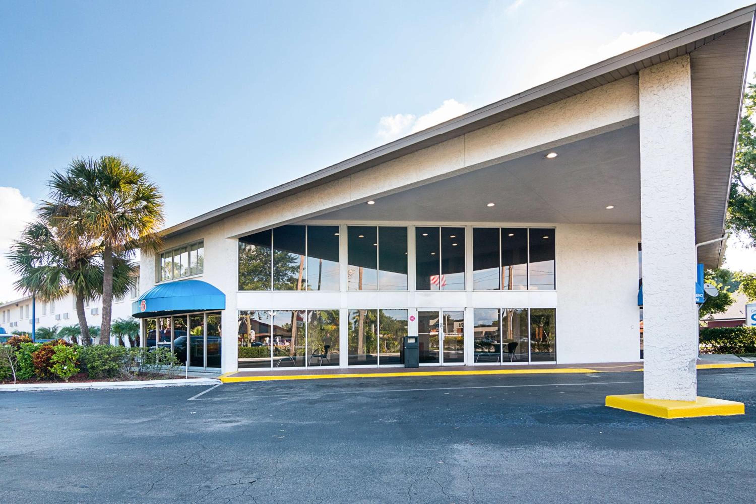 Motel 6-Tampa, FL - Fairgrounds — 6