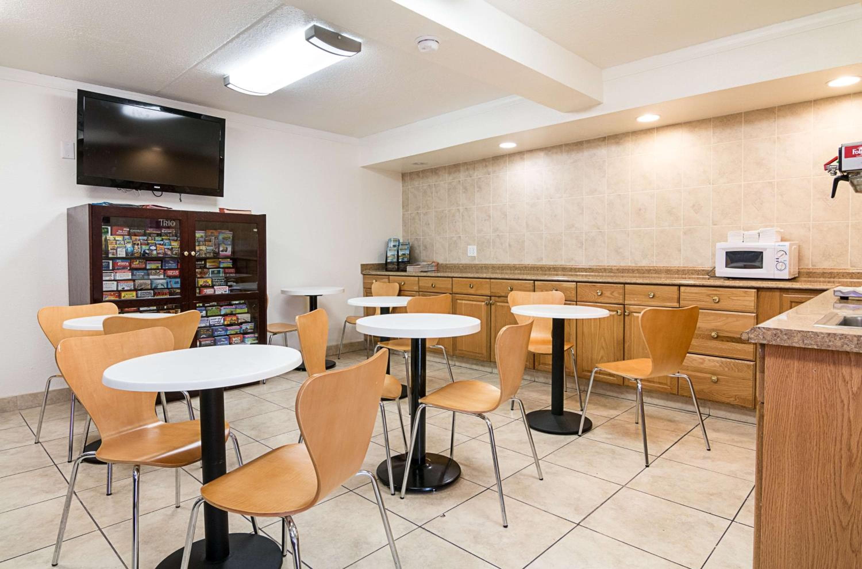 Motel 6-Tampa, FL - Fairgrounds — 13