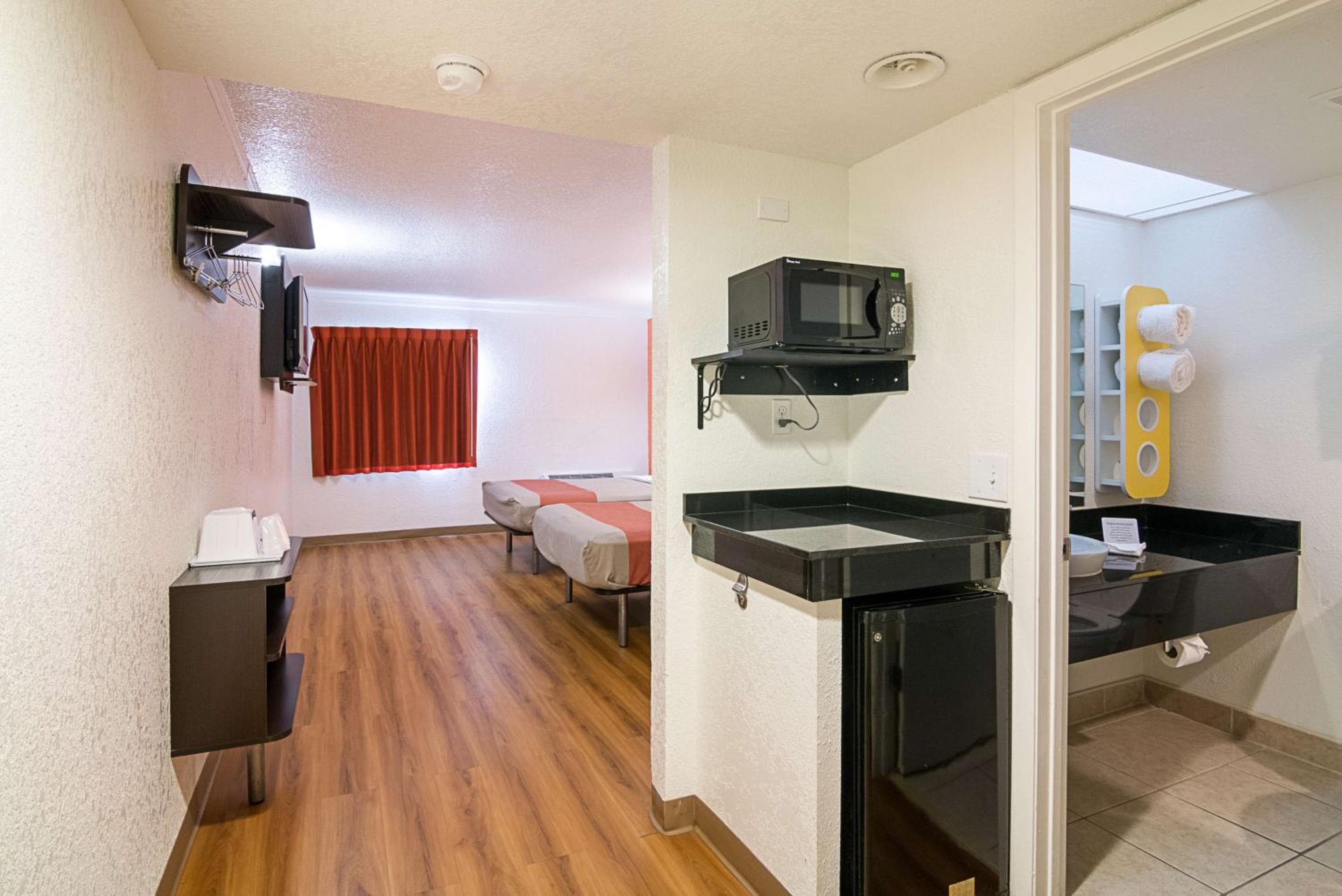 Motel 6-Tampa, FL - Fairgrounds — 30