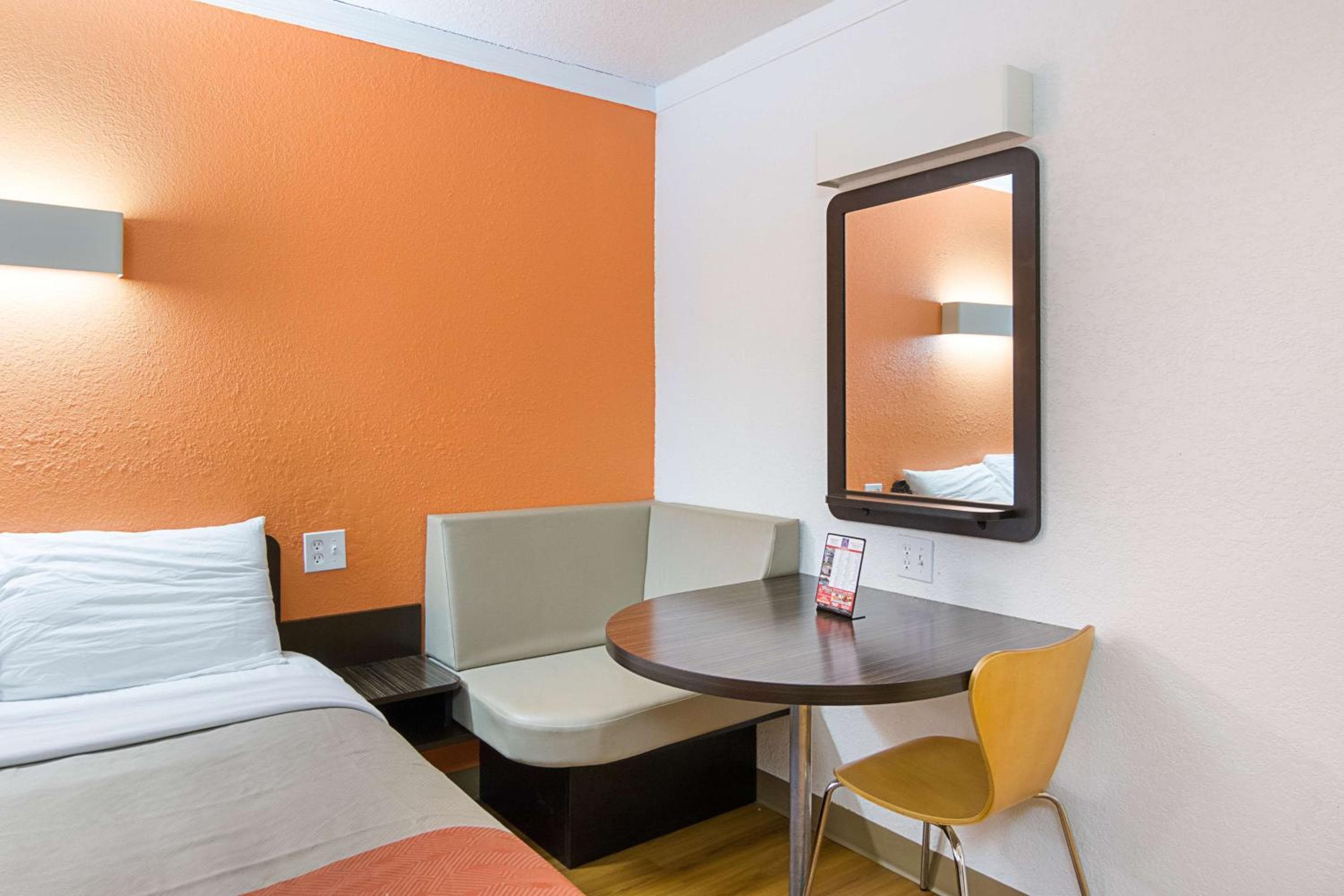 Motel 6-Tampa, FL - Fairgrounds — 21