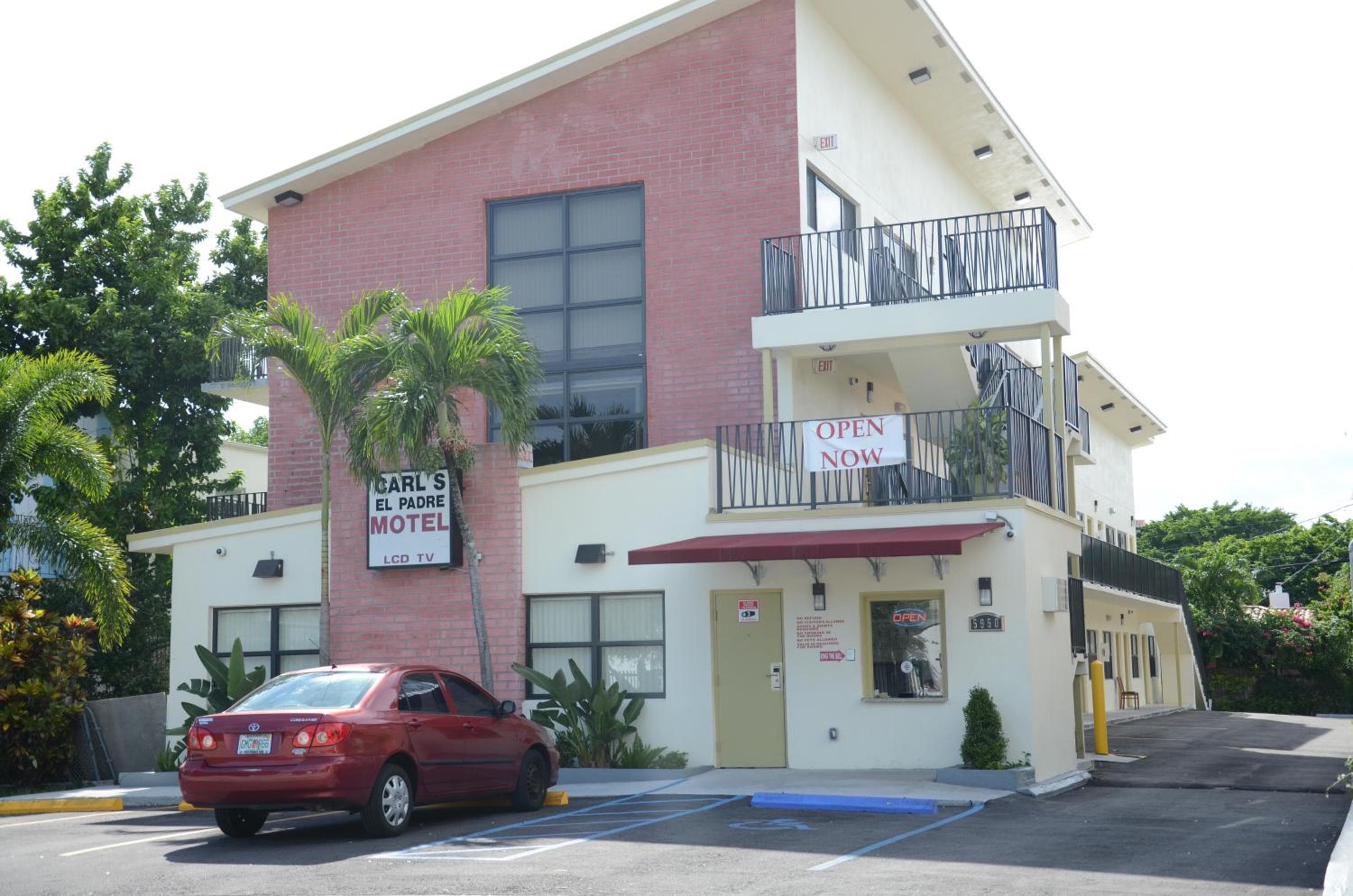 Carl's El Padre Motel — 1