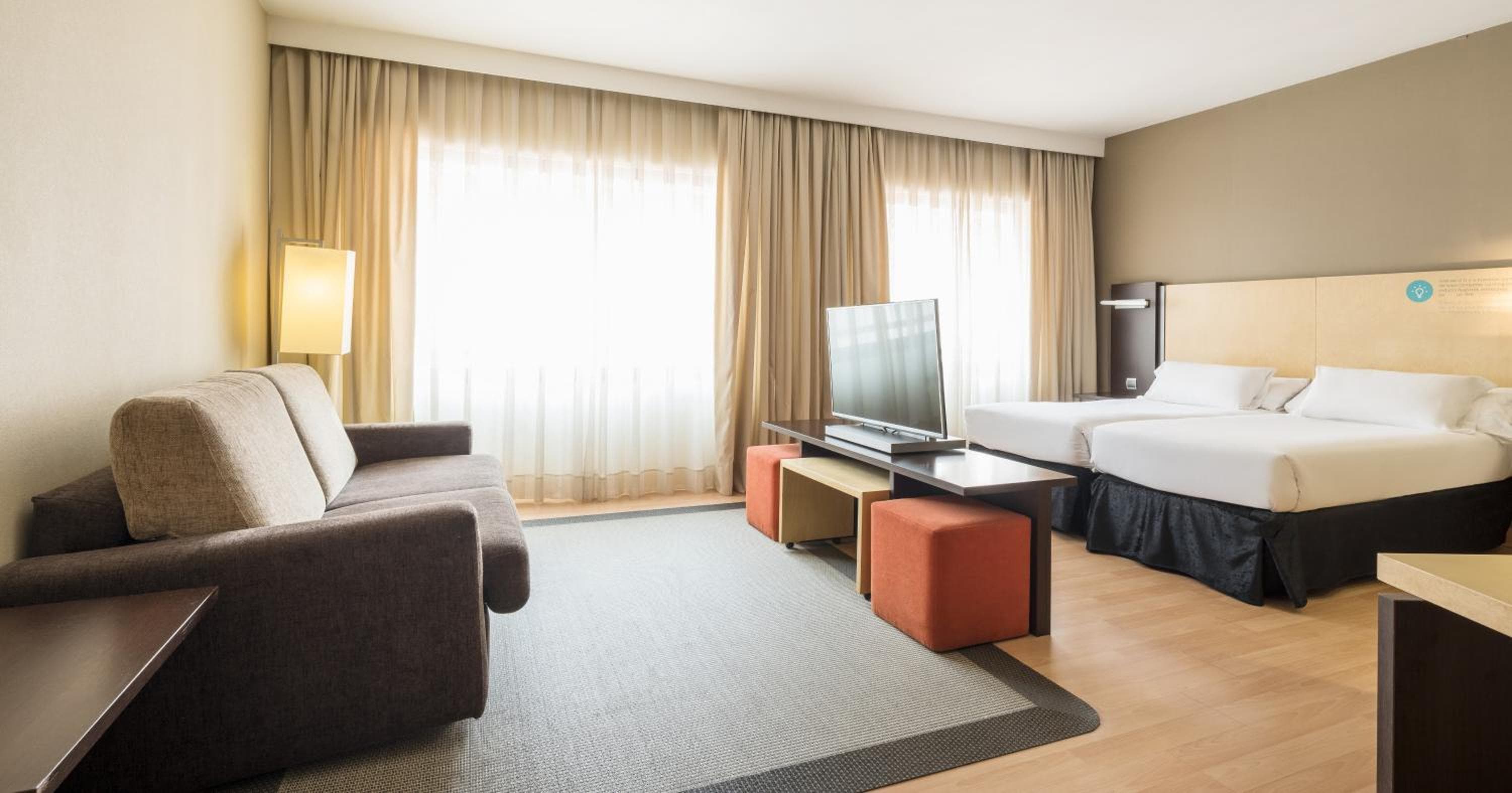Ilunion Suites Madrid — 8