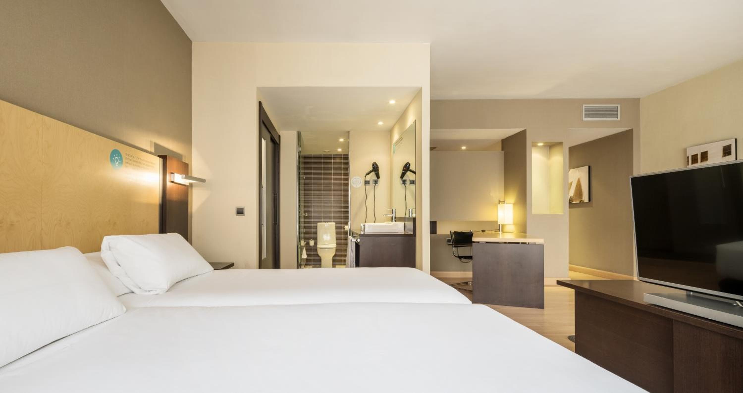 Ilunion Suites Madrid — 18