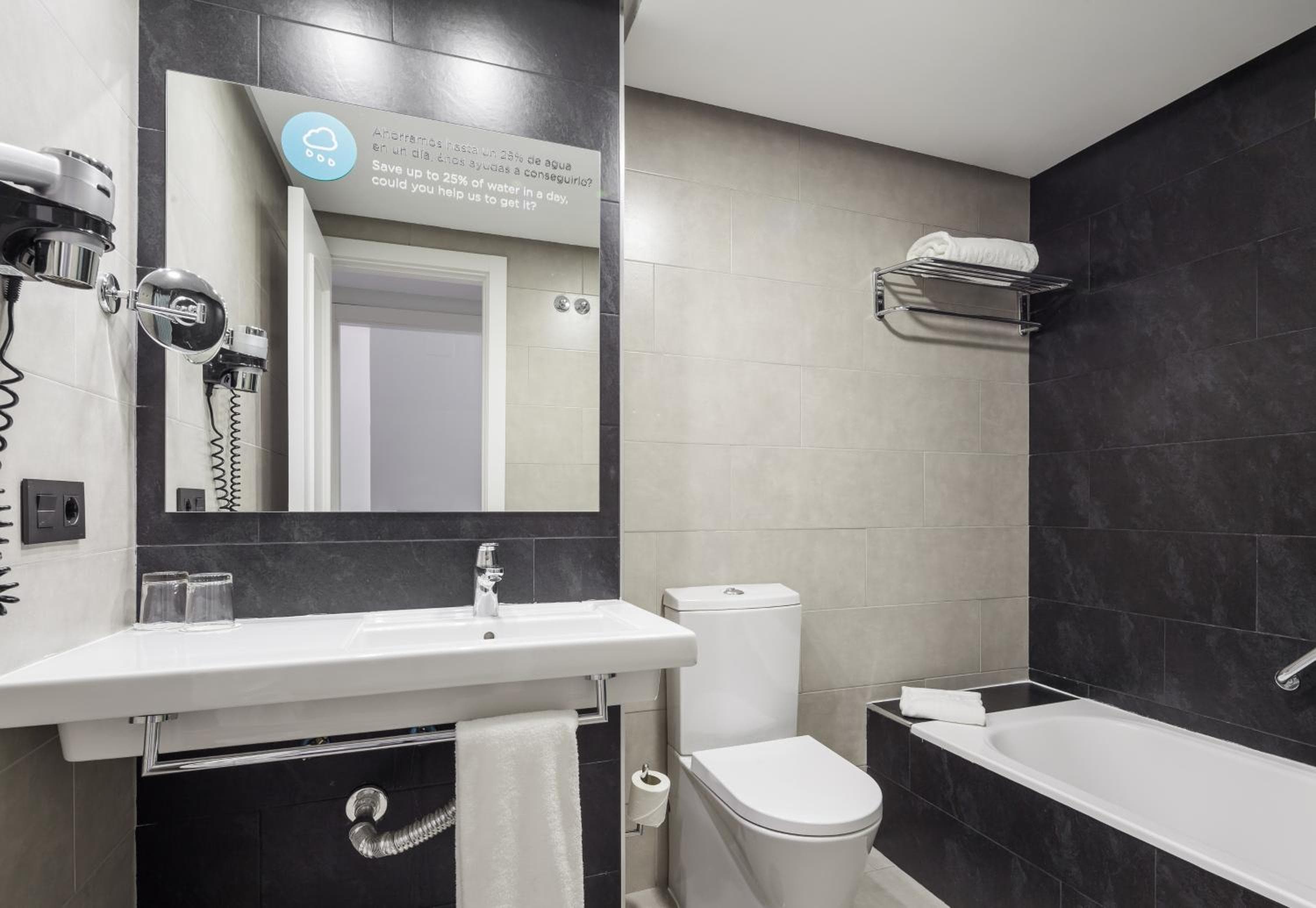 Ilunion Suites Madrid — 13