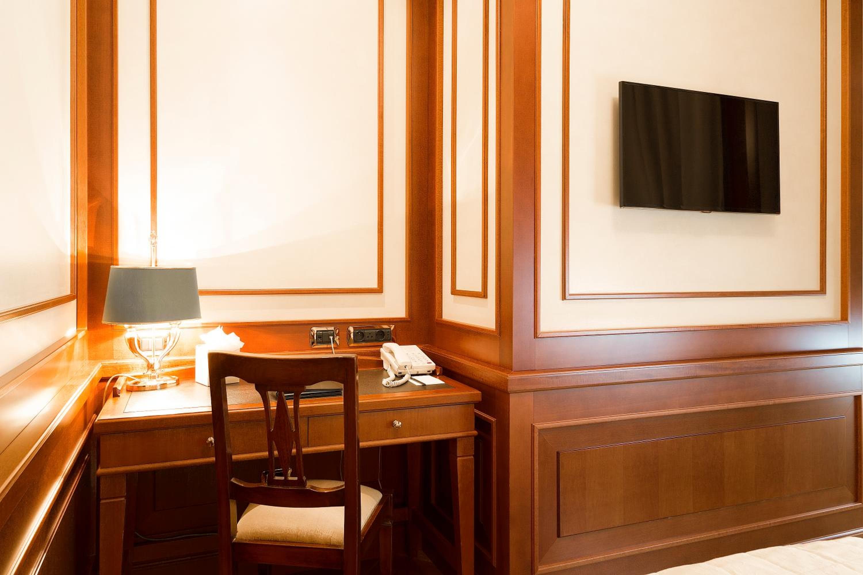 Albergo Manzoni — 17