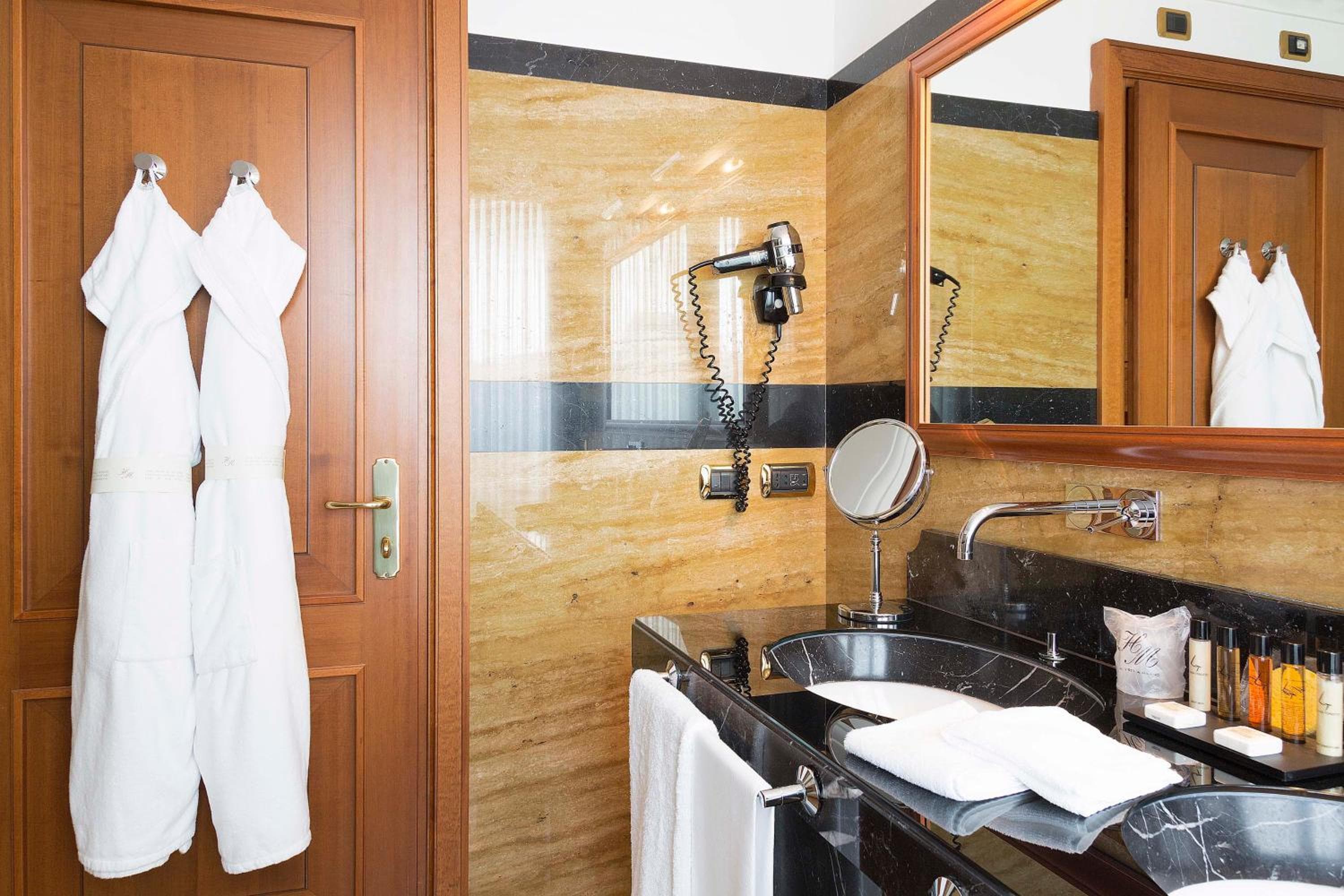 Albergo Manzoni — 27