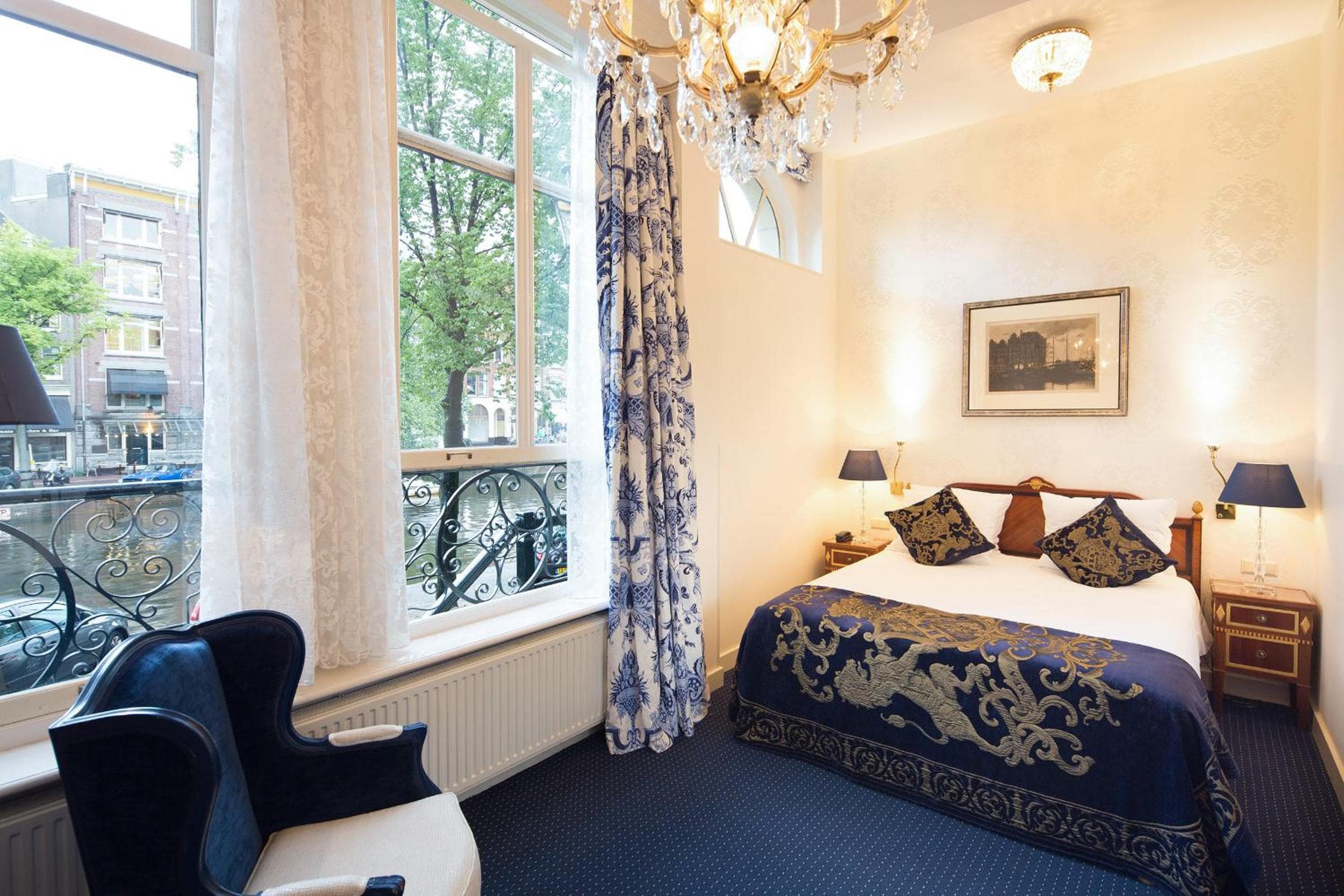Ambassade Hotel — 21