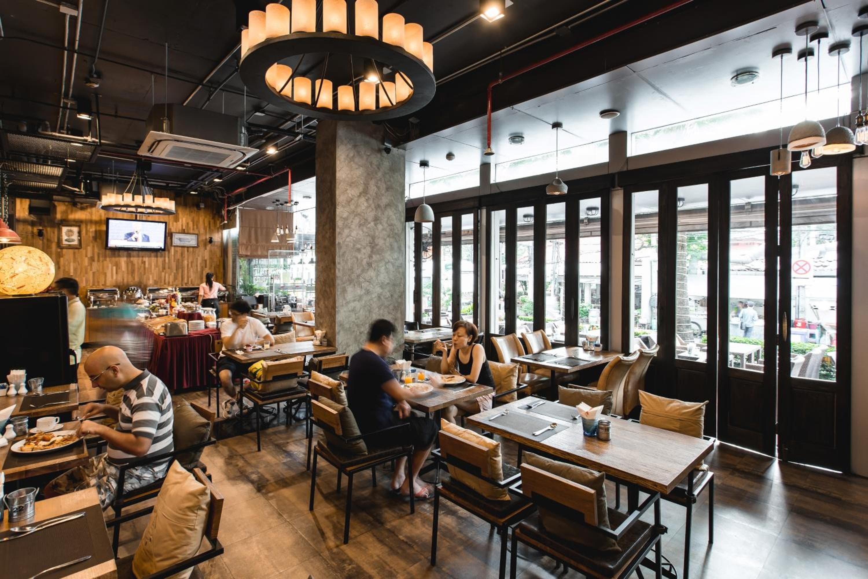 Adelphi Suites Bangkok — 18