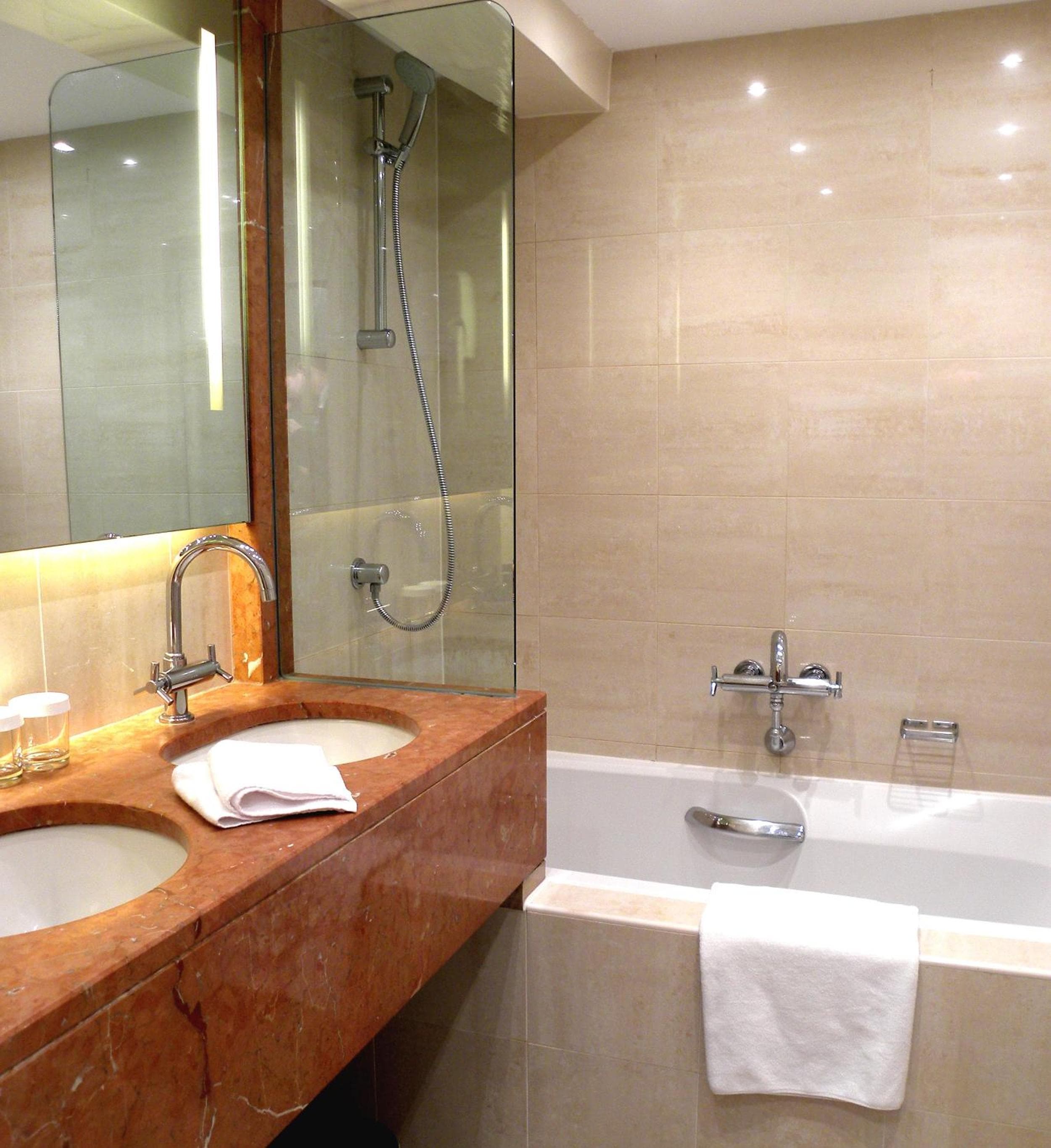 Ambassade Hotel — 17