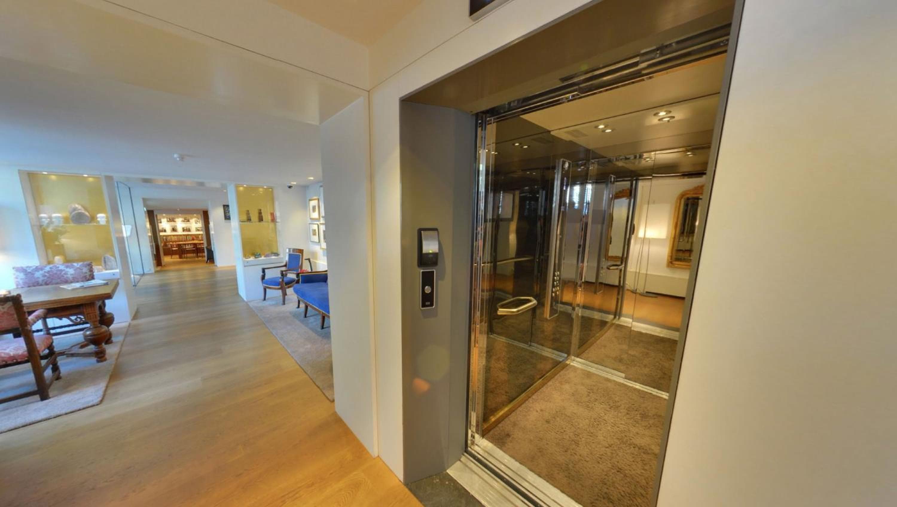 Ambassade Hotel — 4