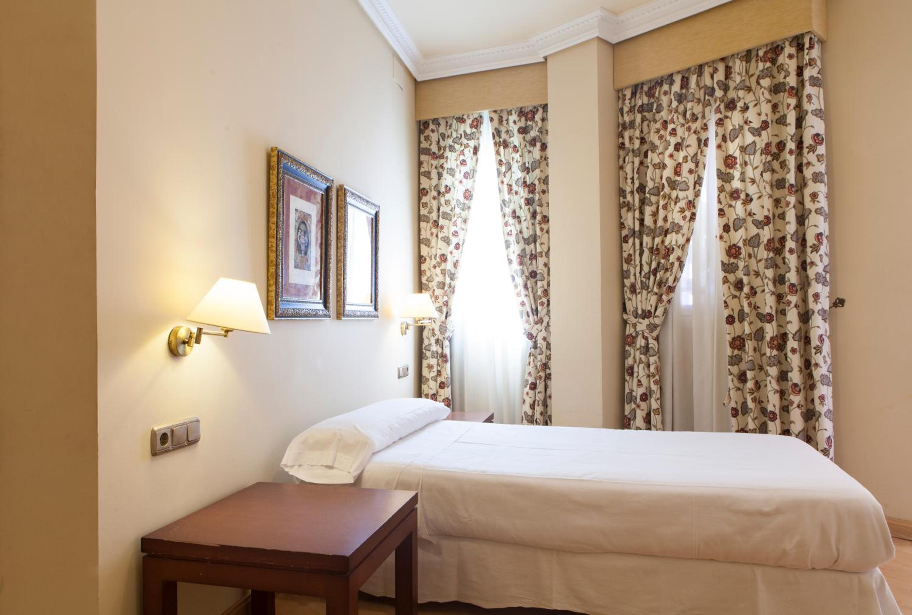 Hotel Cervantes — 5