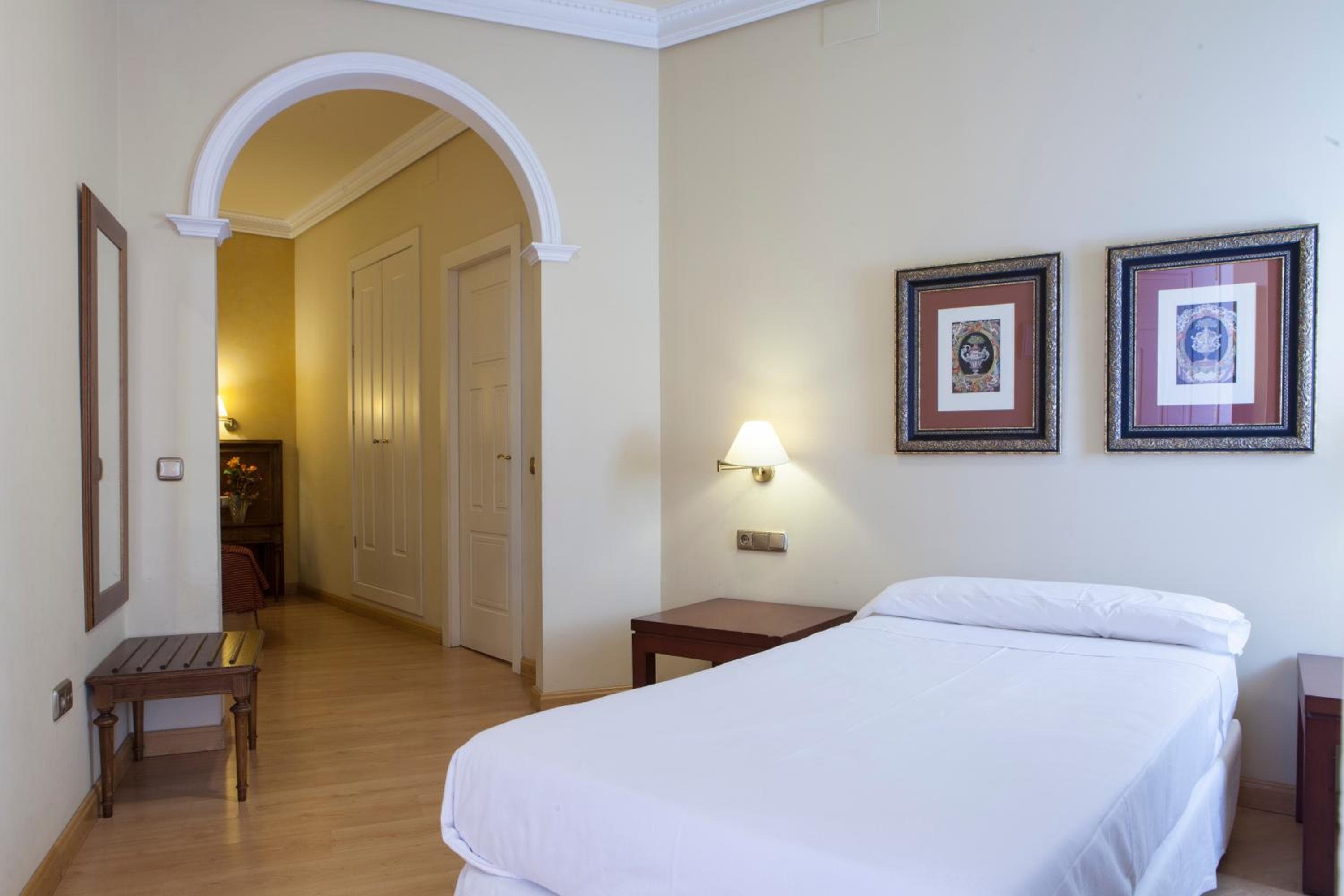 Hotel Cervantes — 24