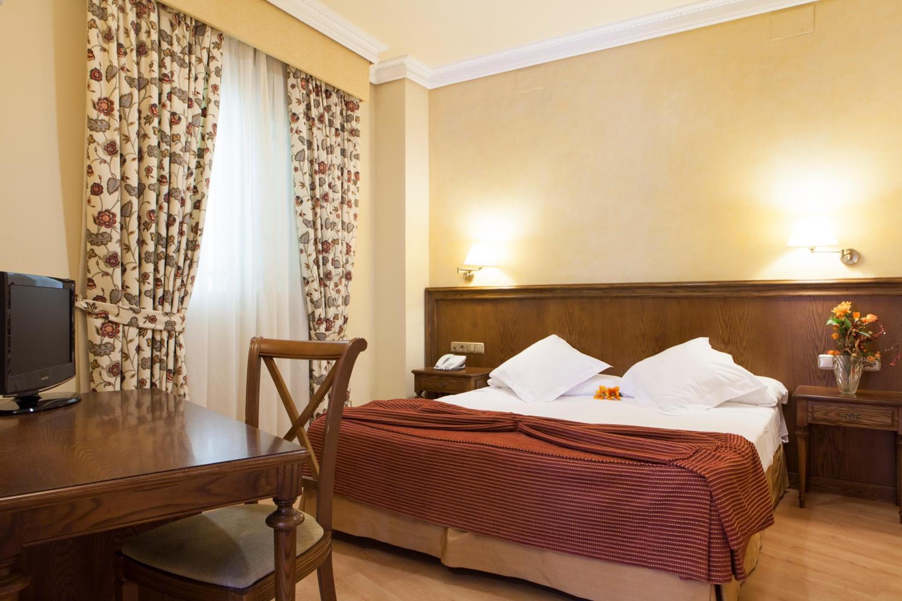Hotel Cervantes — 4