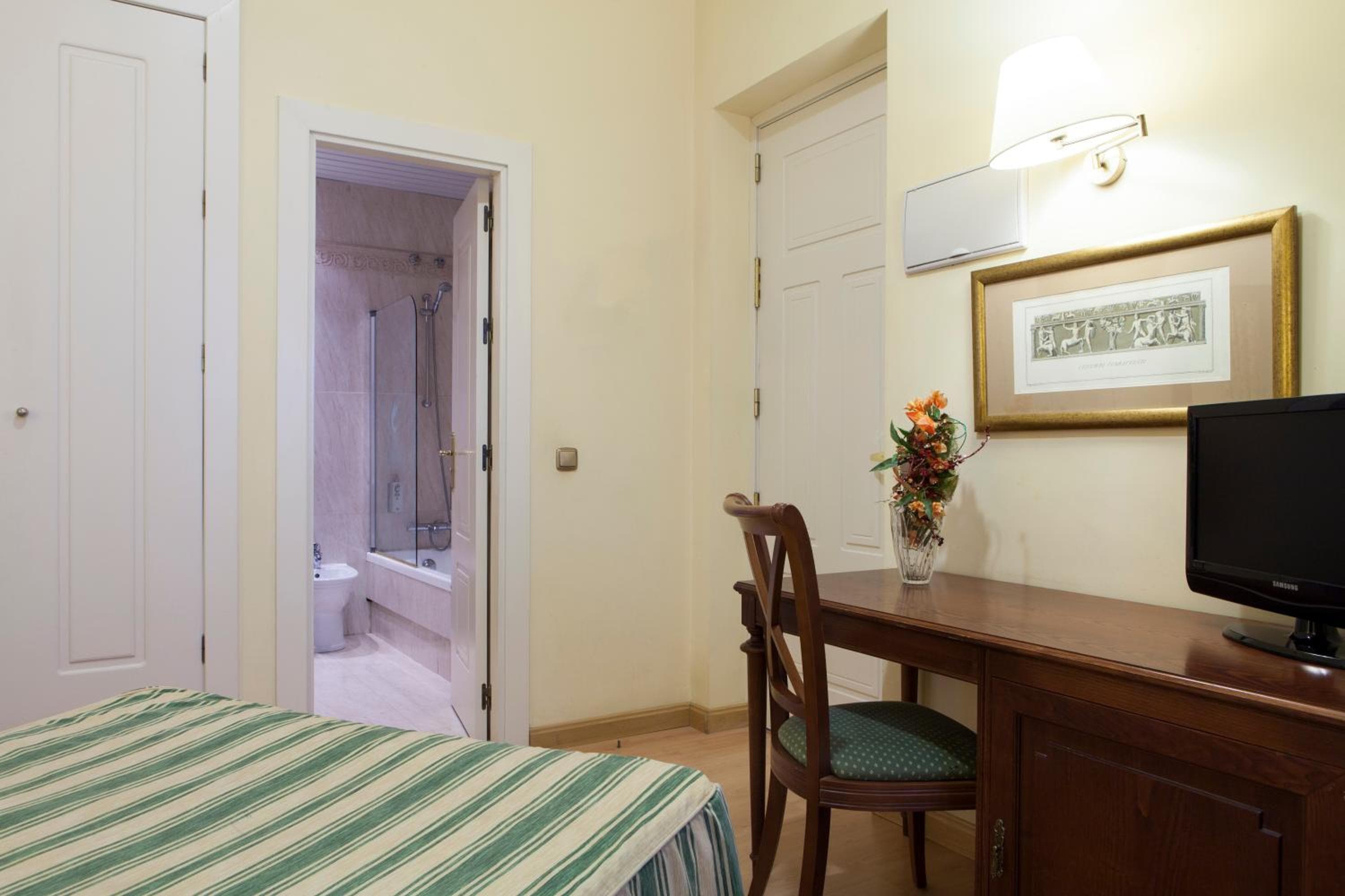 Hotel Cervantes — 24